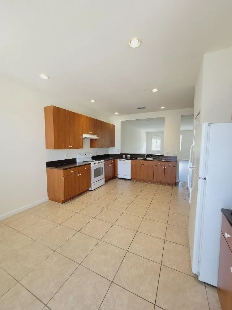 221 Greenwich Circle, #209
