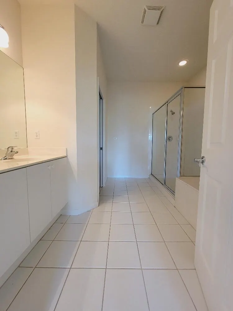 221 Greenwich Circle, #209
