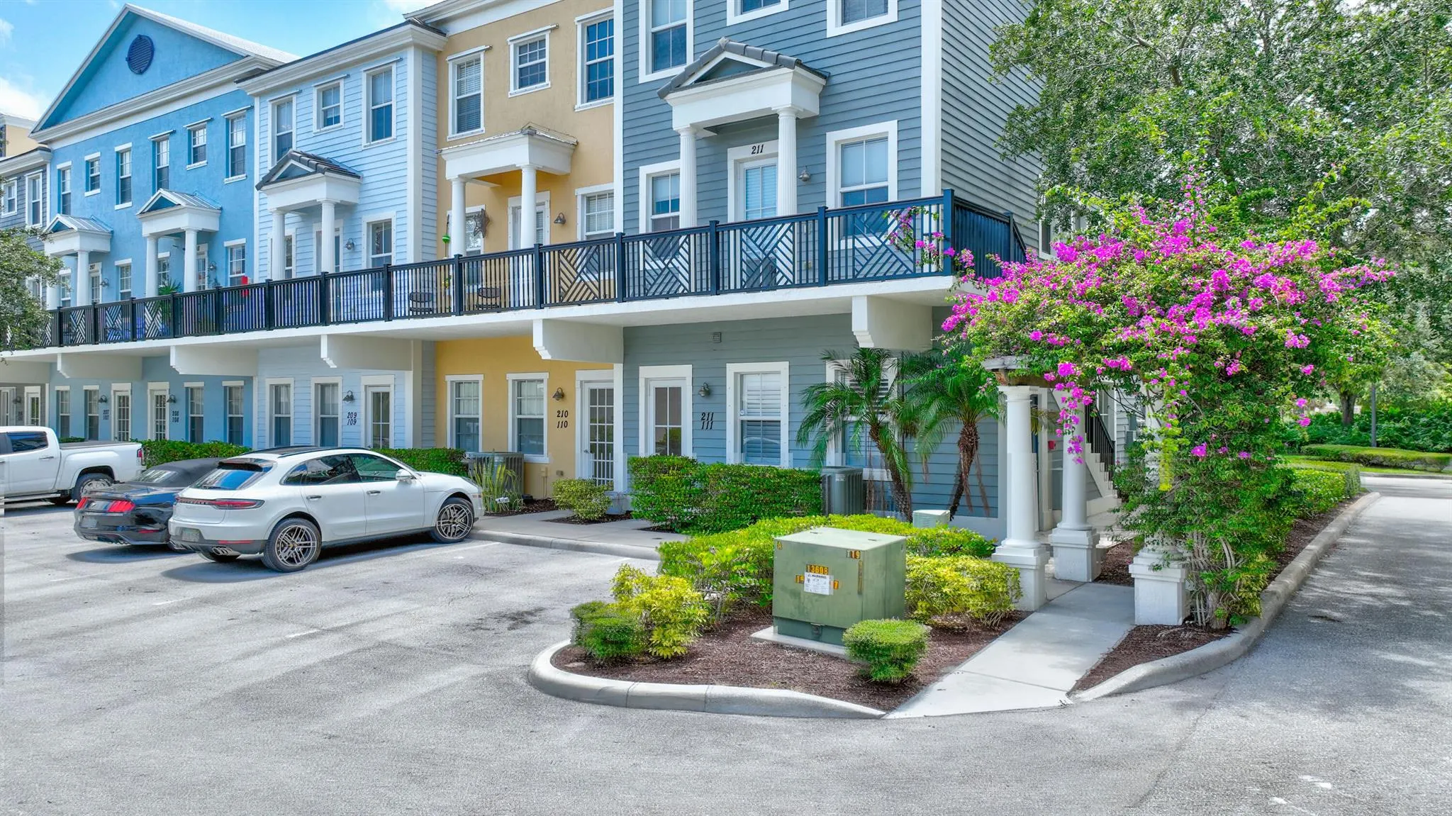 221 Greenwich Circle, #209