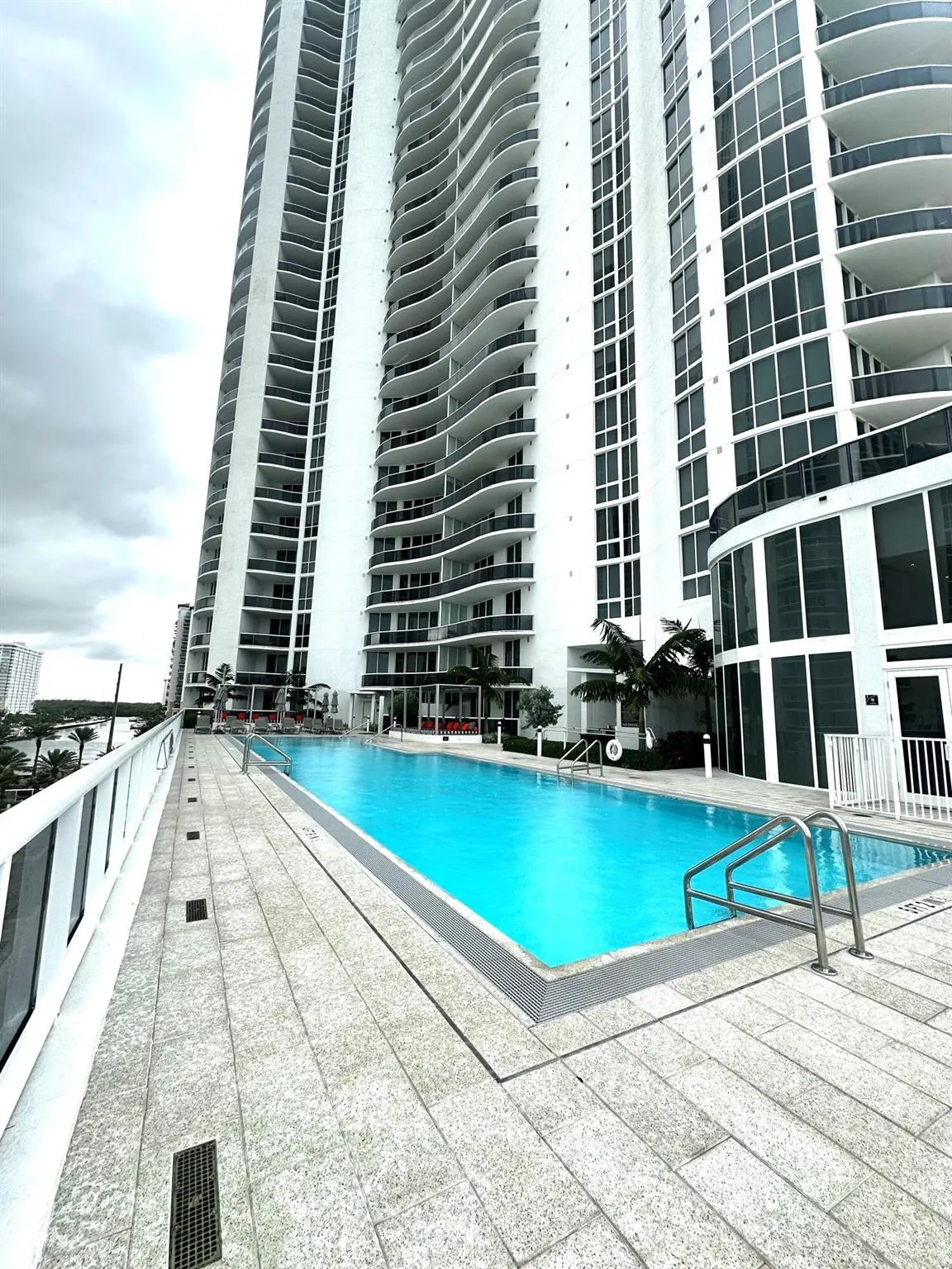 15901 Collins Avenue, #505