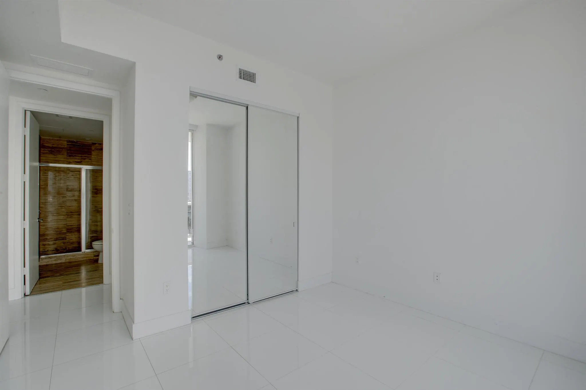 15901 Collins Avenue, #505