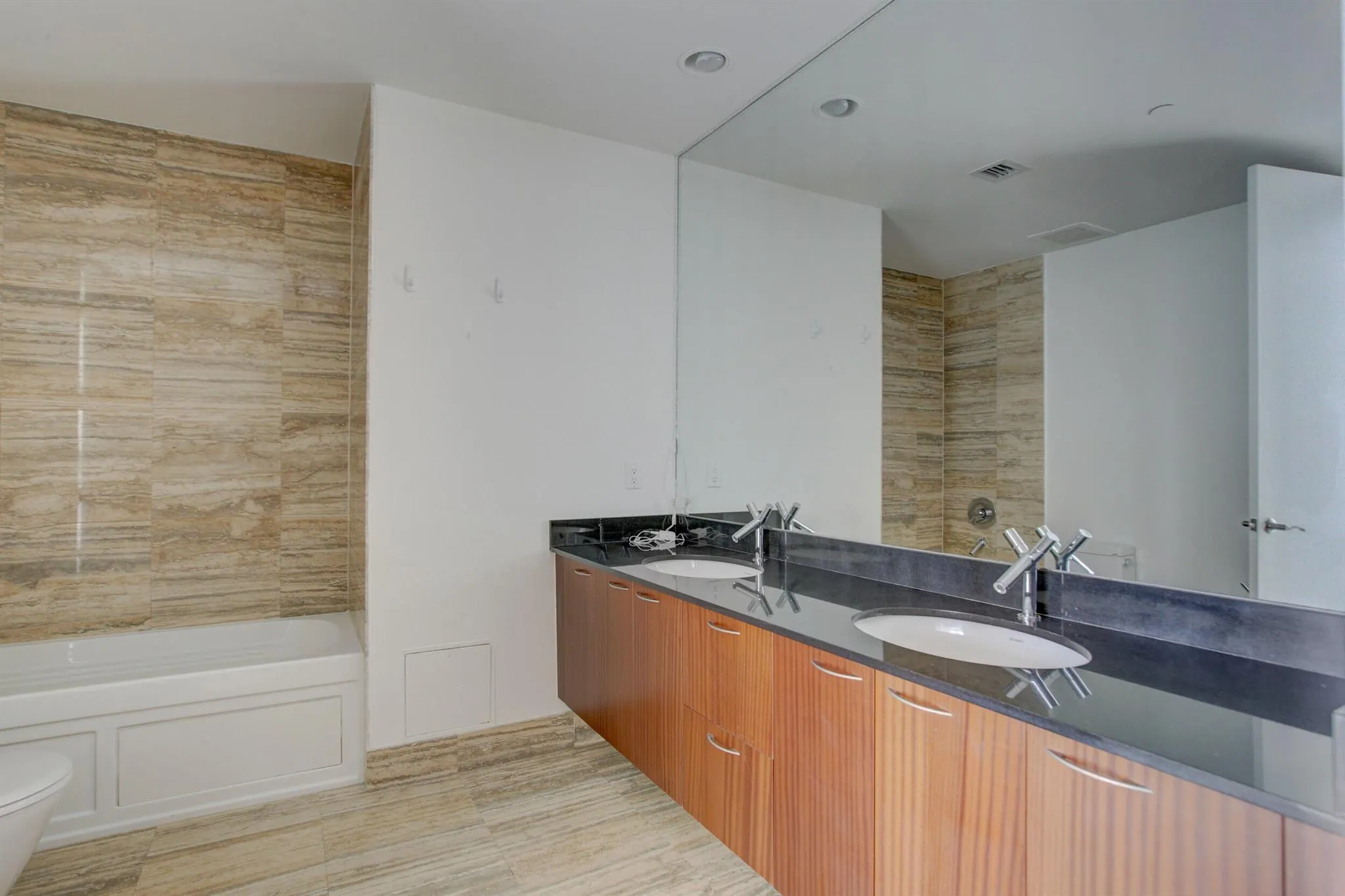 15901 Collins Avenue, #505