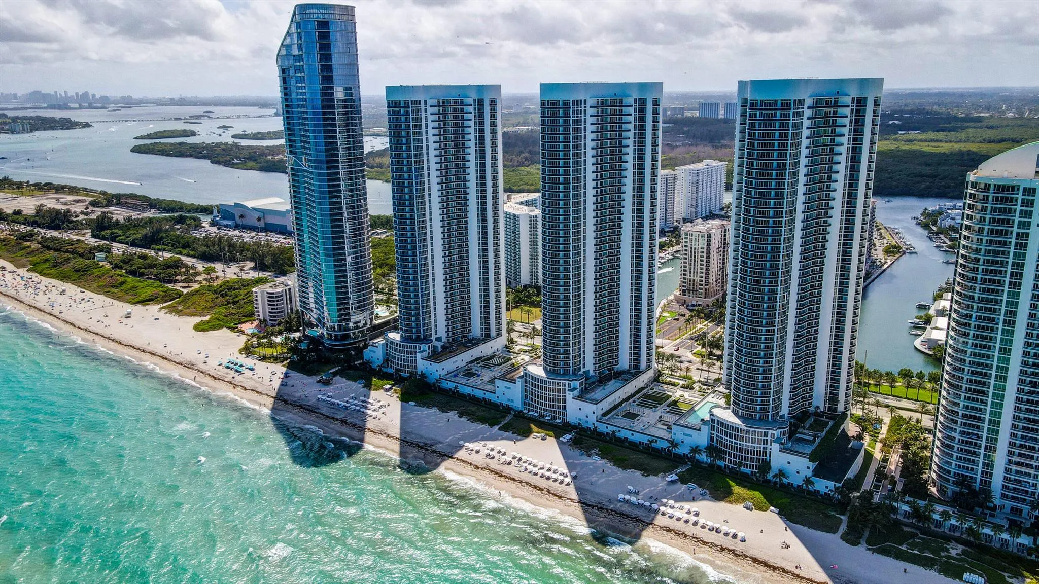 15901 Collins Avenue, #505