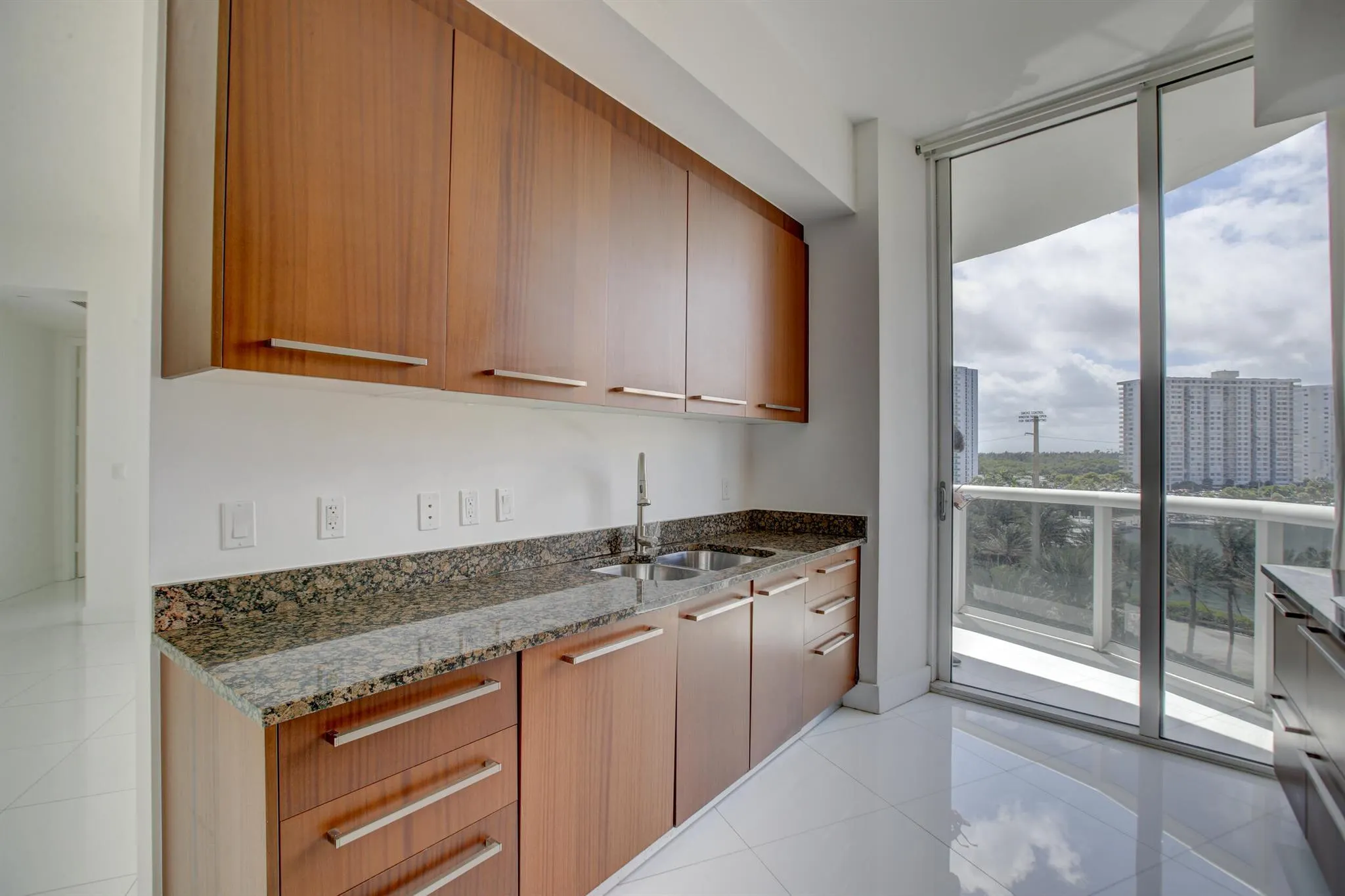 15901 Collins Avenue, #505