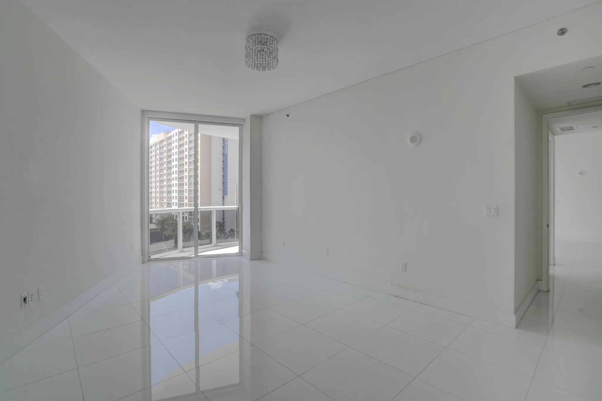 15901 Collins Avenue, #505