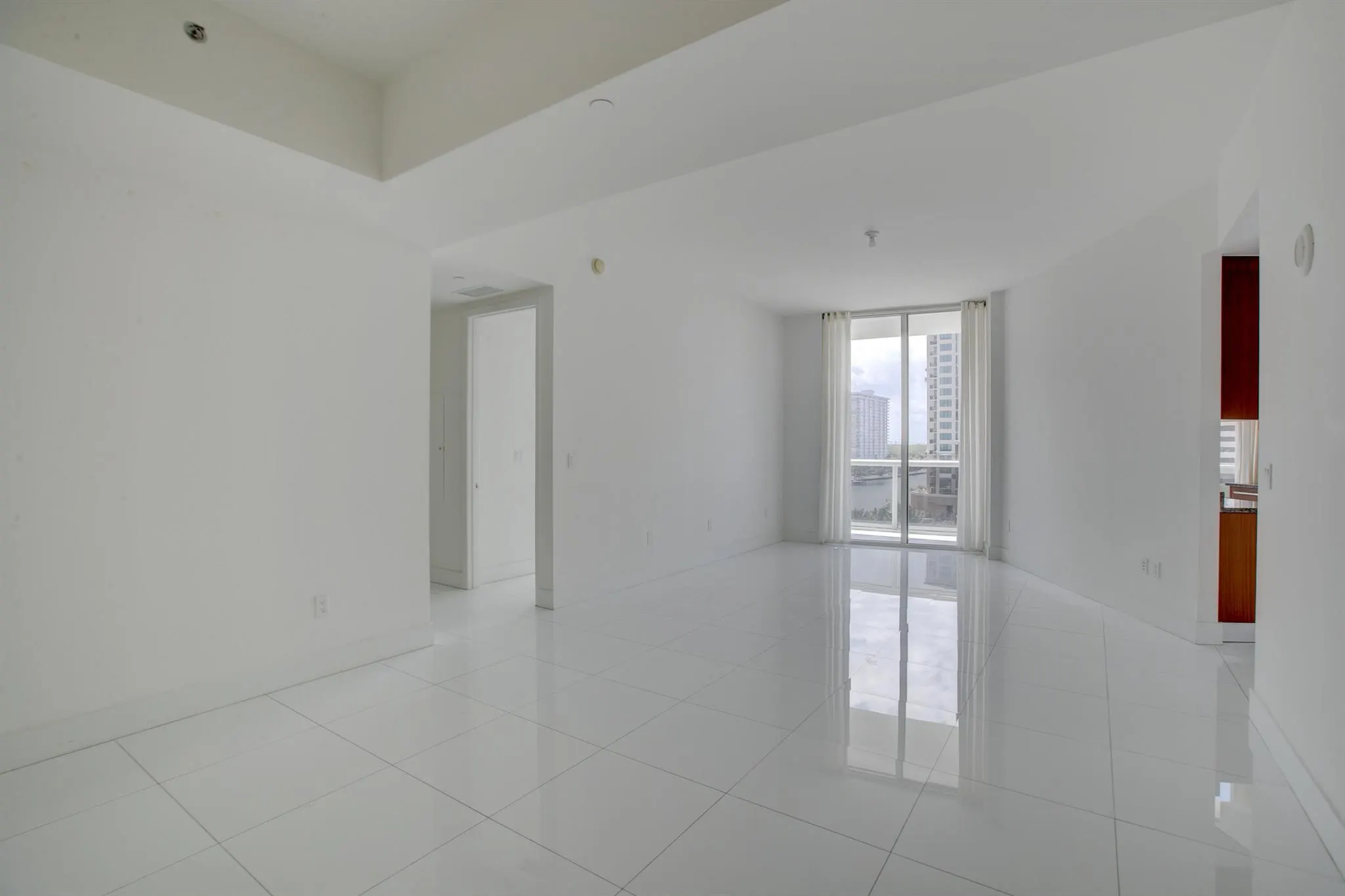 15901 Collins Avenue, #505