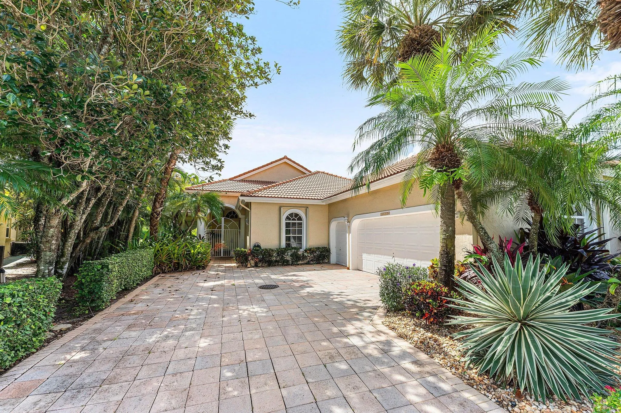 10654 Greenbriar Villa Drive