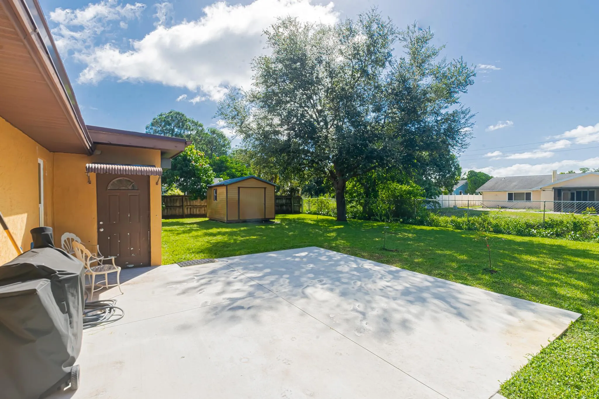 450 SW Eyerly Avenue