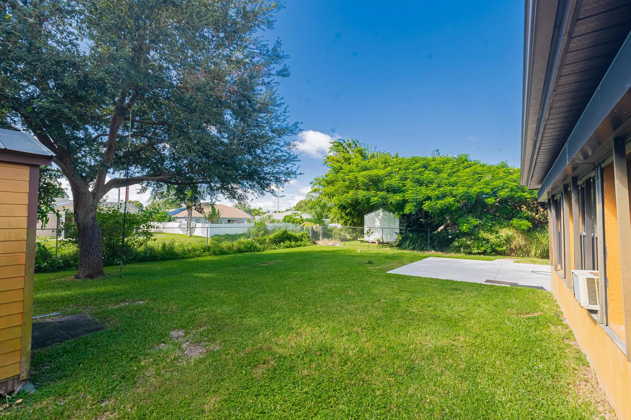450 SW Eyerly Avenue