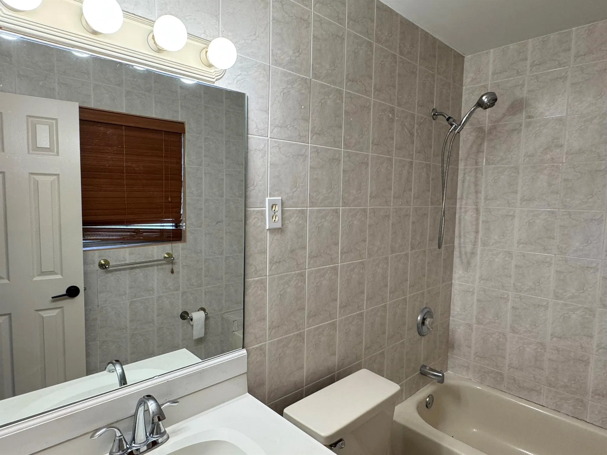 300 NE 31st Street