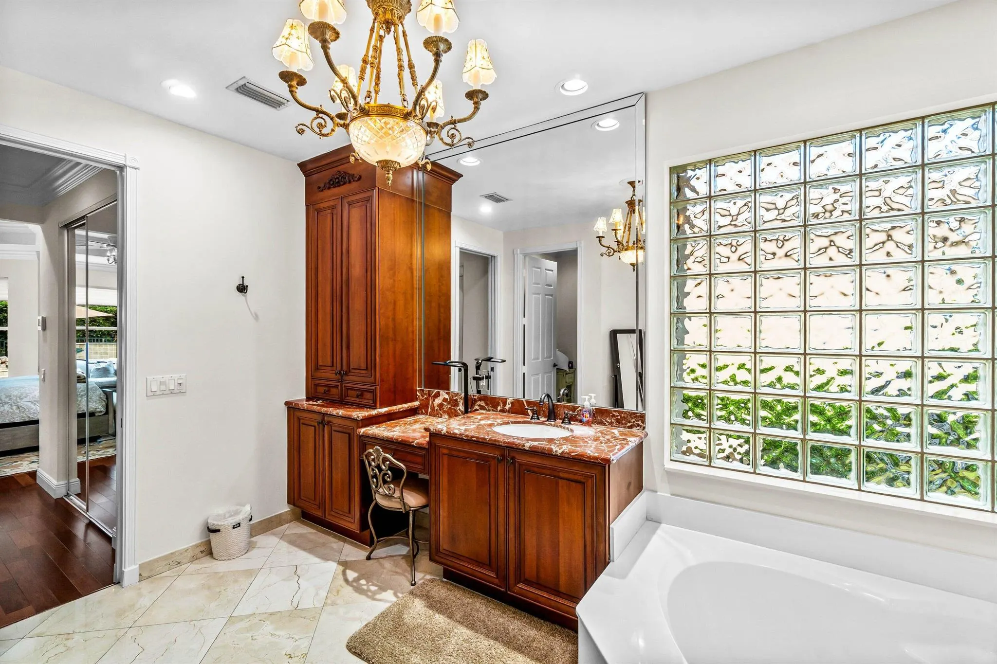 7339 Greenport Cove