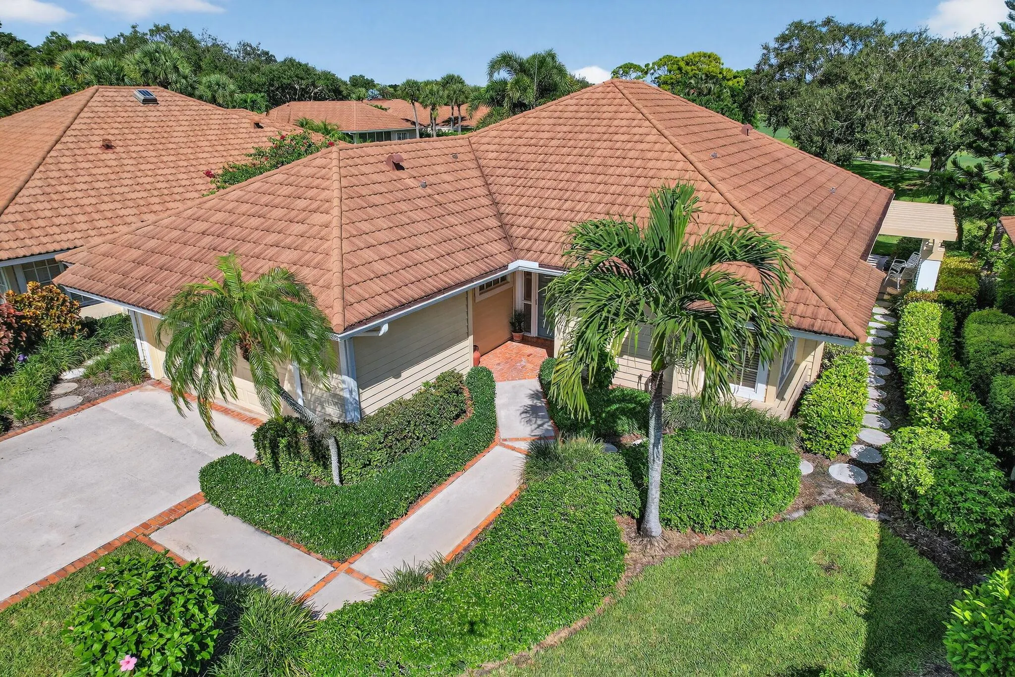 7036 SE Winged Foot Drive