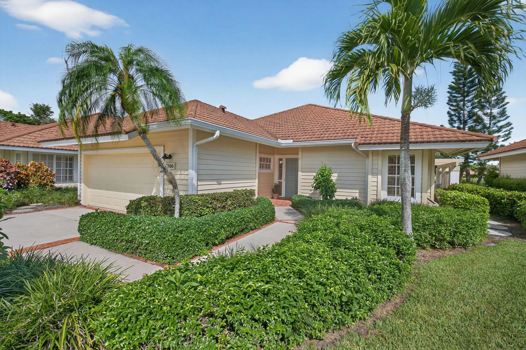 7036 SE Winged Foot Drive