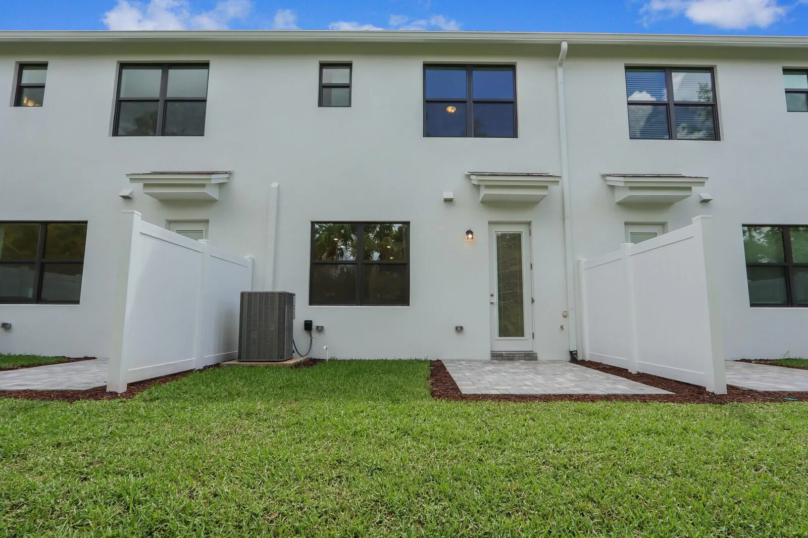 287 SW Sally Way