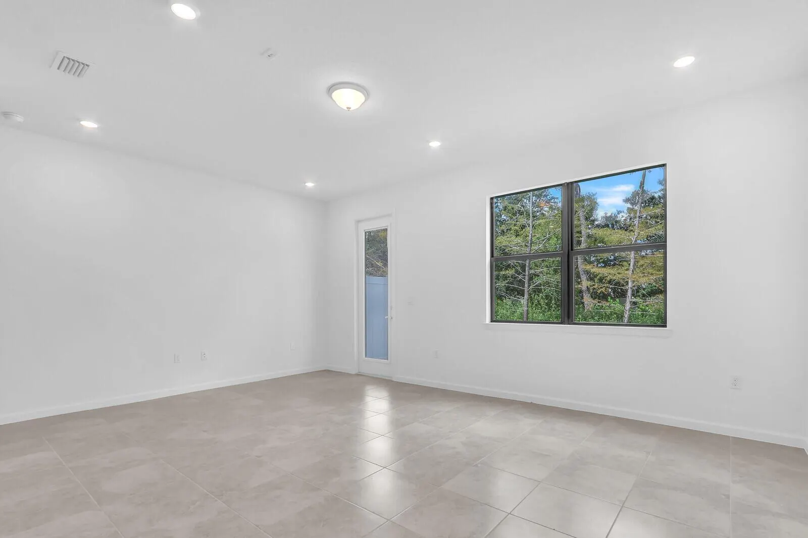 287 SW Sally Way