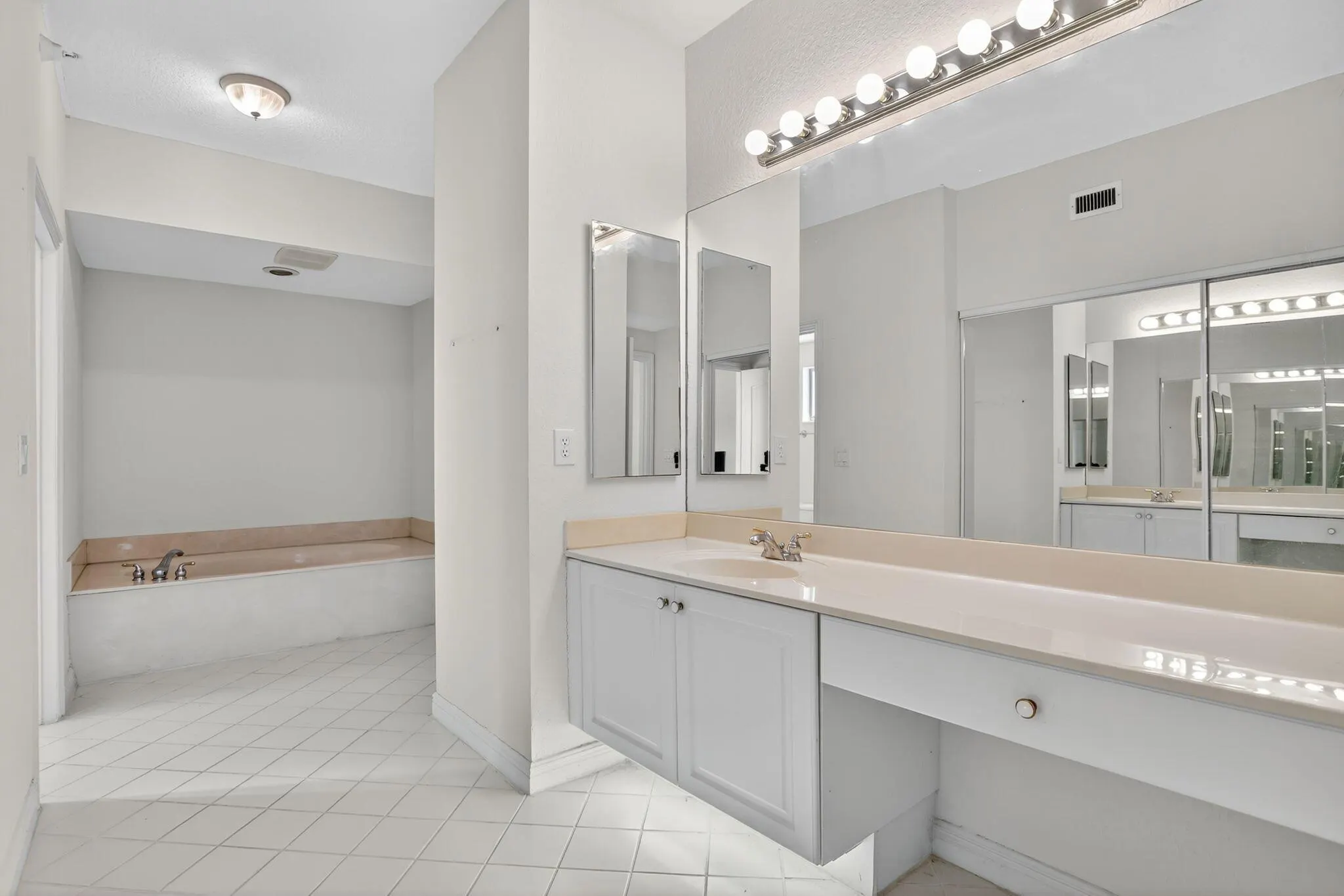 7715 Southampton Terrace, #115