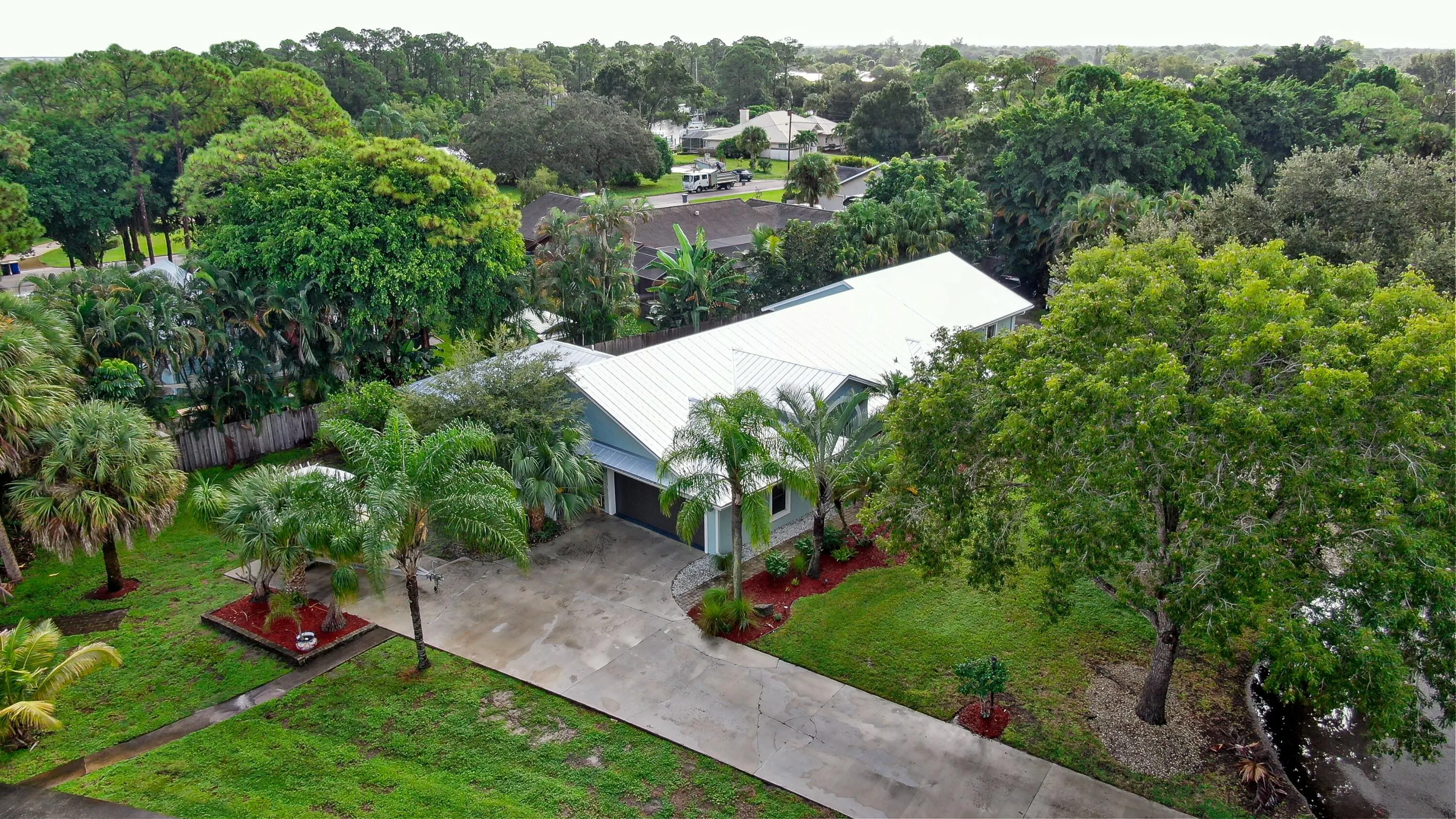 1225 SW Magnolia Bluff Drive