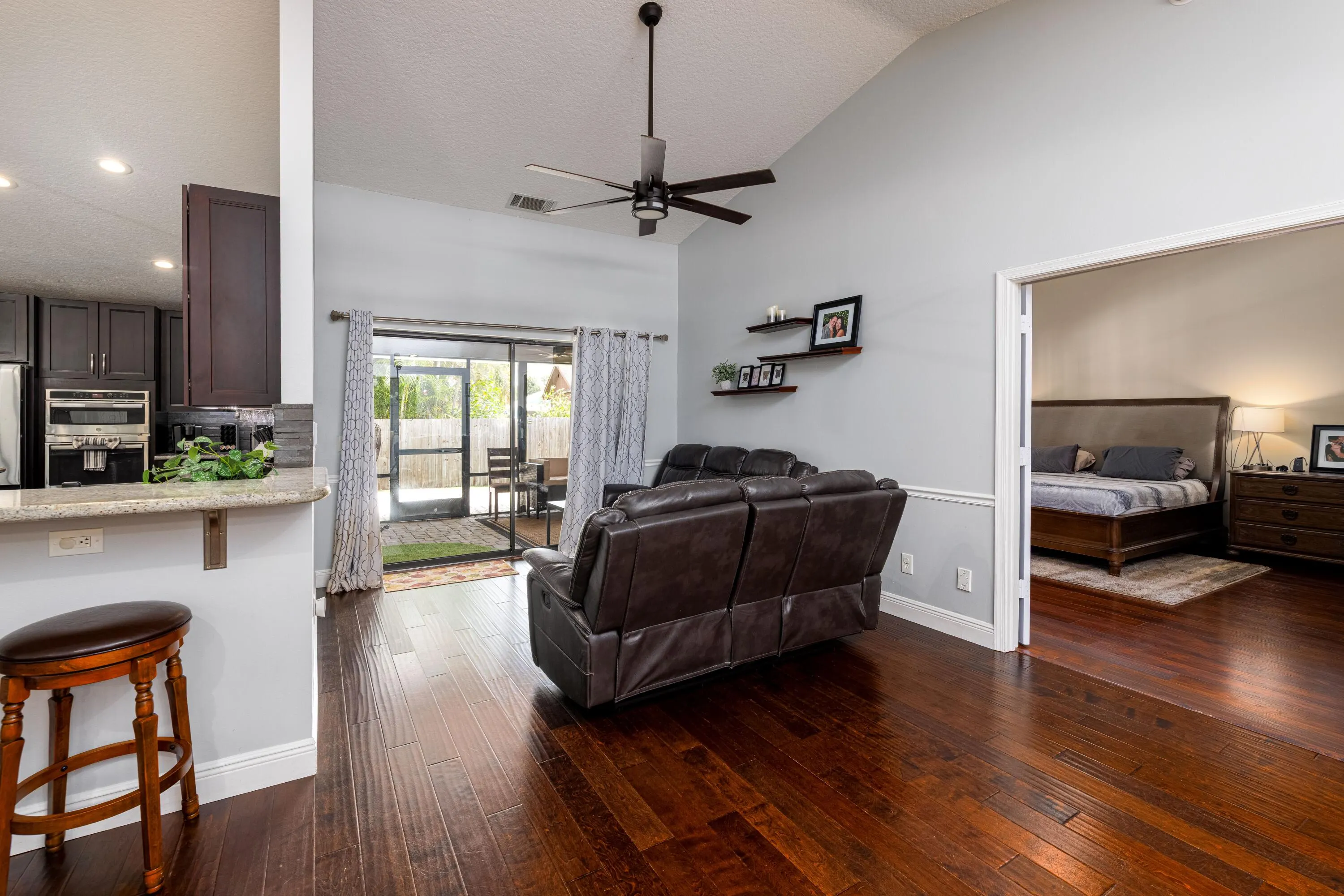 1225 SW Magnolia Bluff Drive