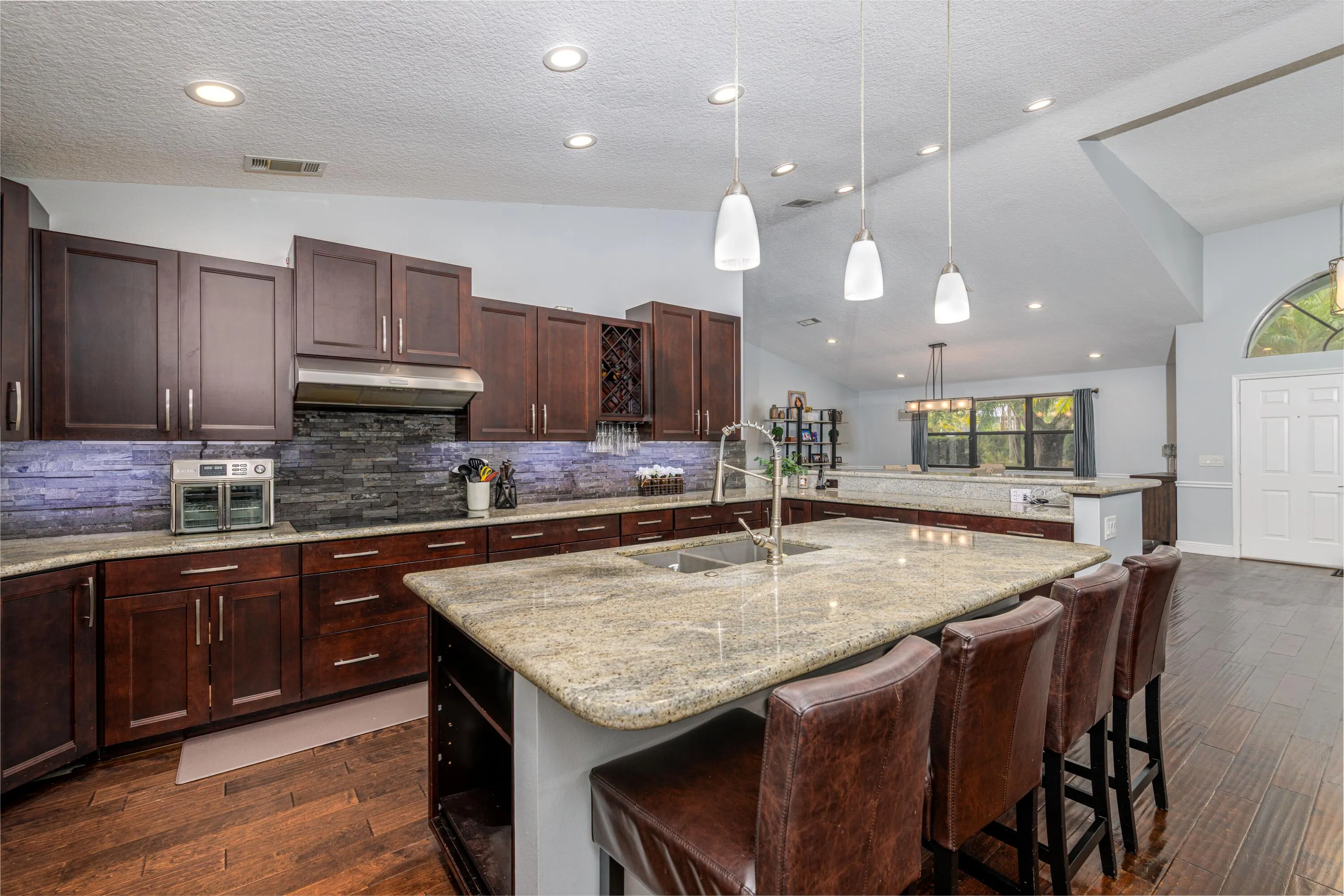 1225 SW Magnolia Bluff Drive