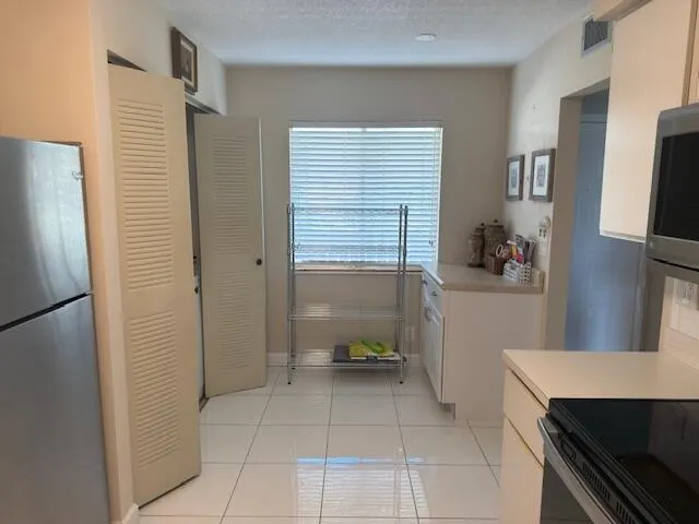 7146 Huntington Lane, #403