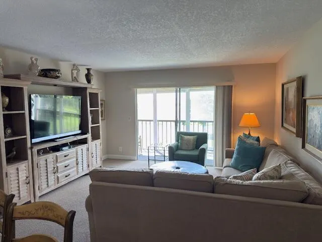 7146 Huntington Lane, #403