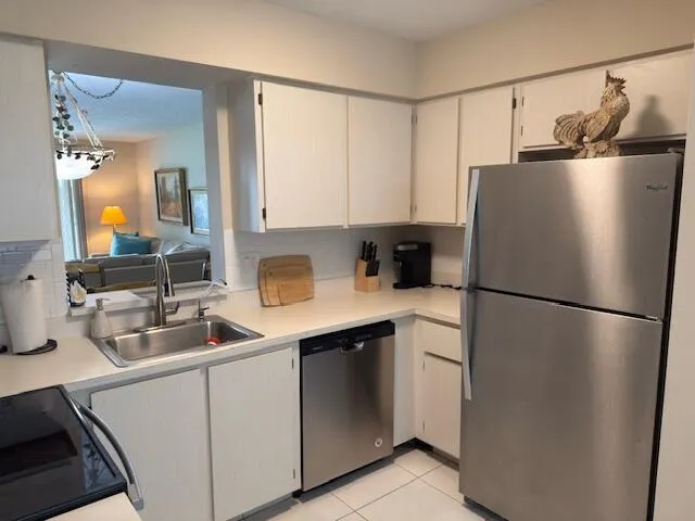 7146 Huntington Lane, #403