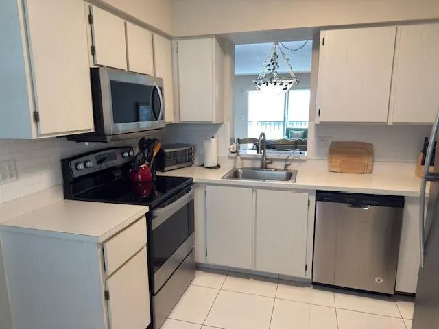 7146 Huntington Lane, #403
