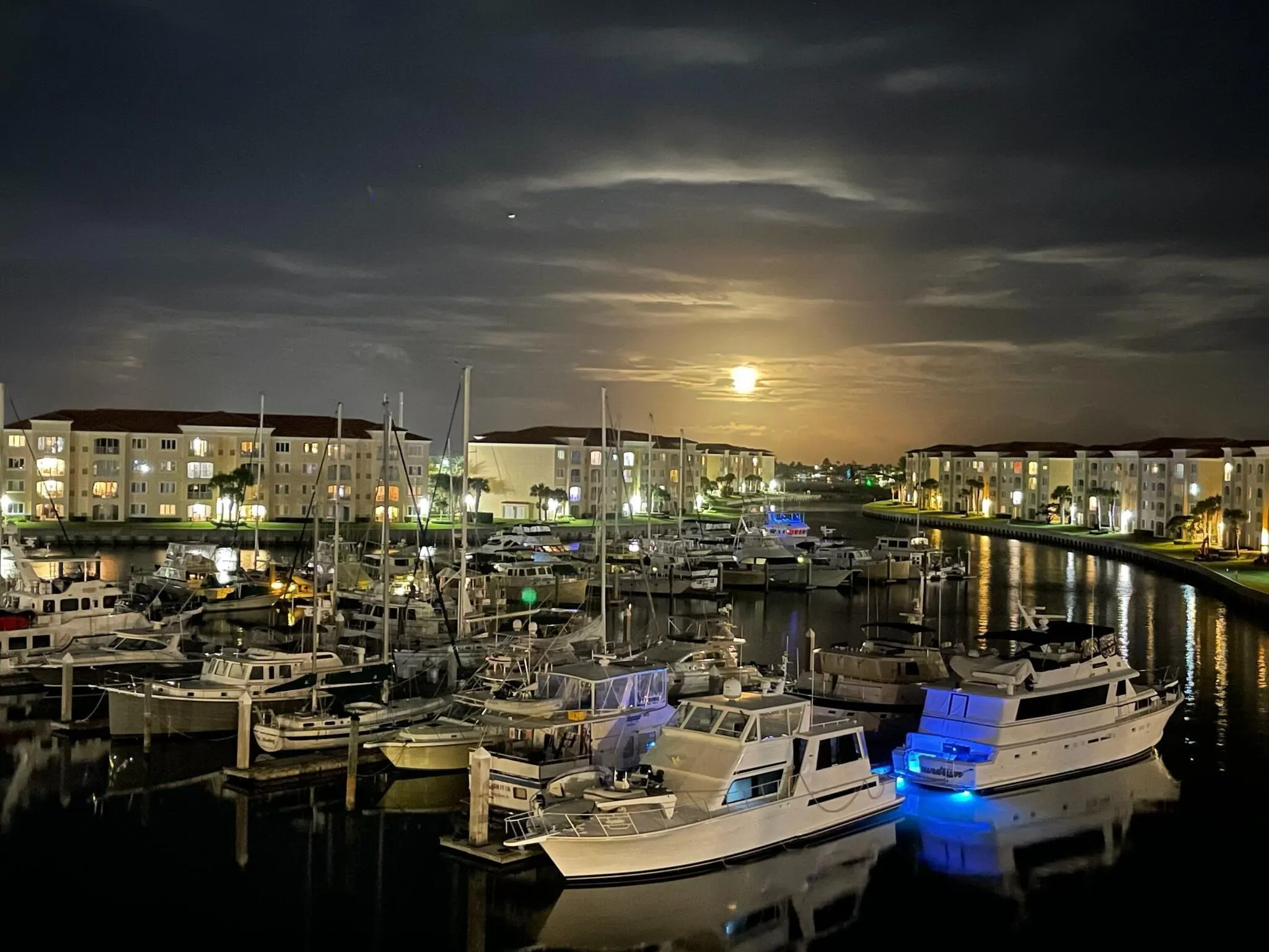 13 Harbour Isle Drive W, #Ph02