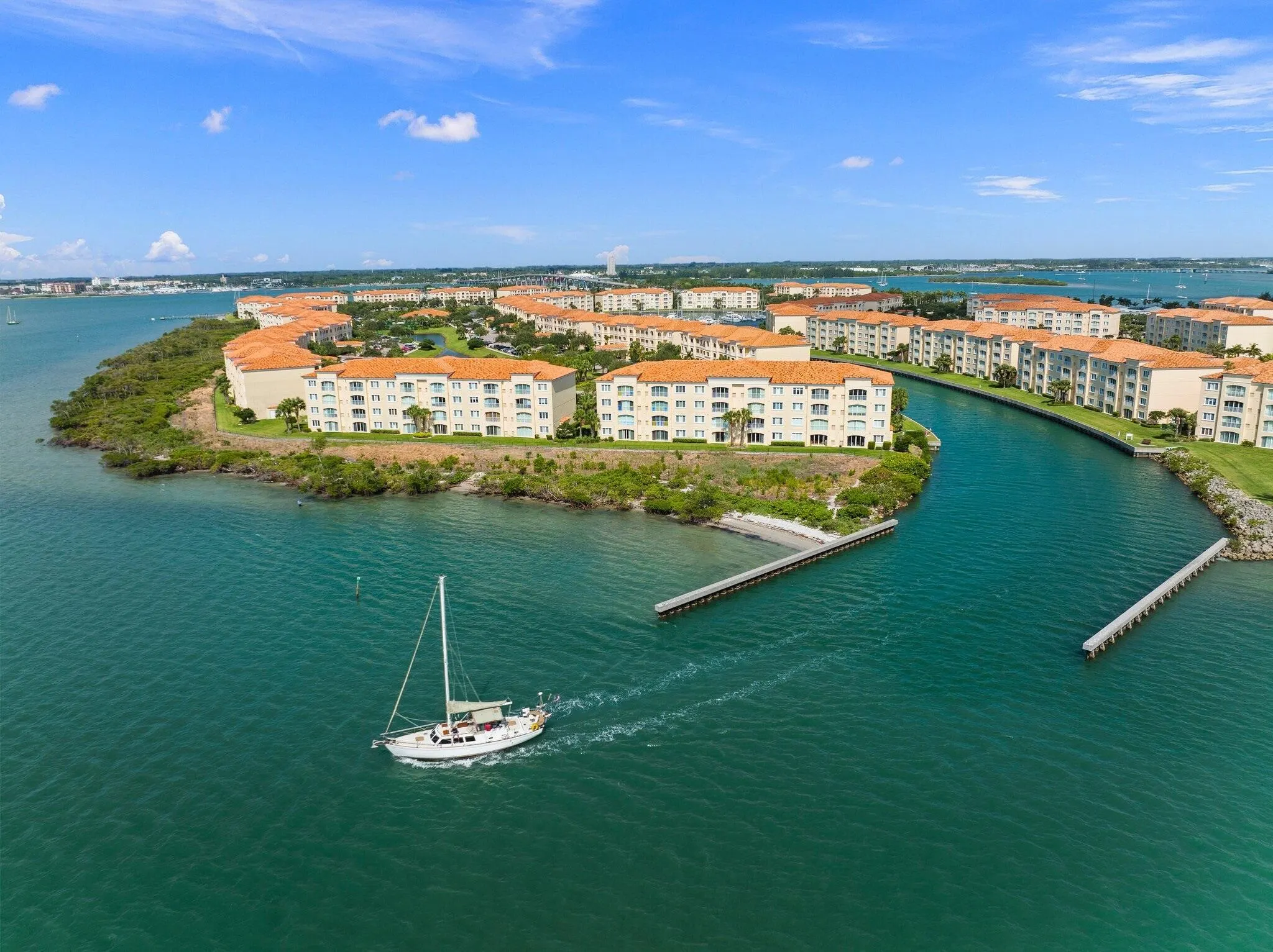 13 Harbour Isle Drive W, #Ph02