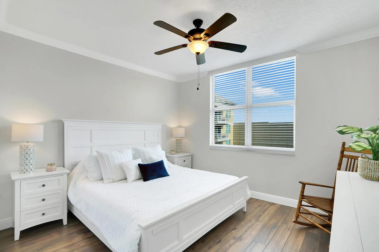 804 E Windward Way, #608