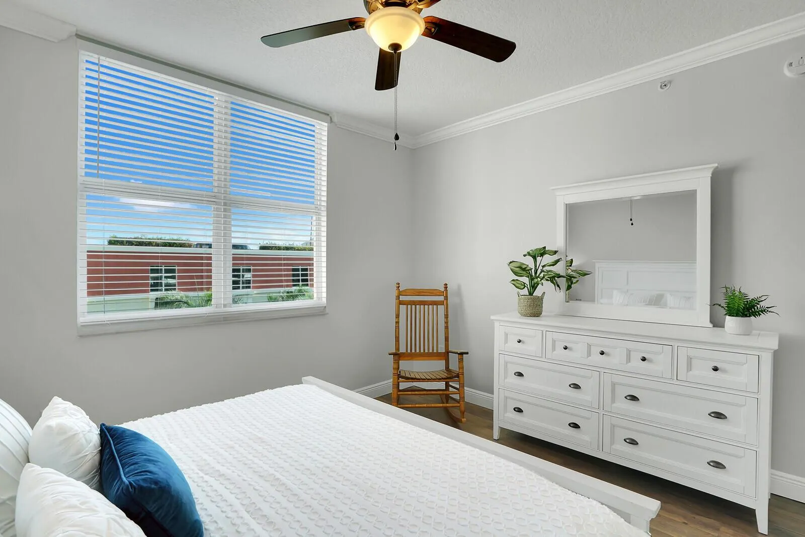 804 E Windward Way, #608