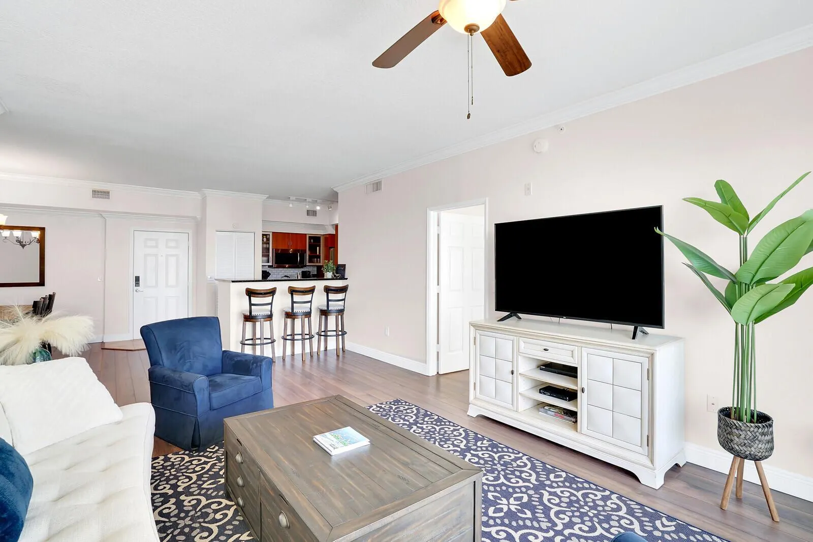 804 E Windward Way, #608