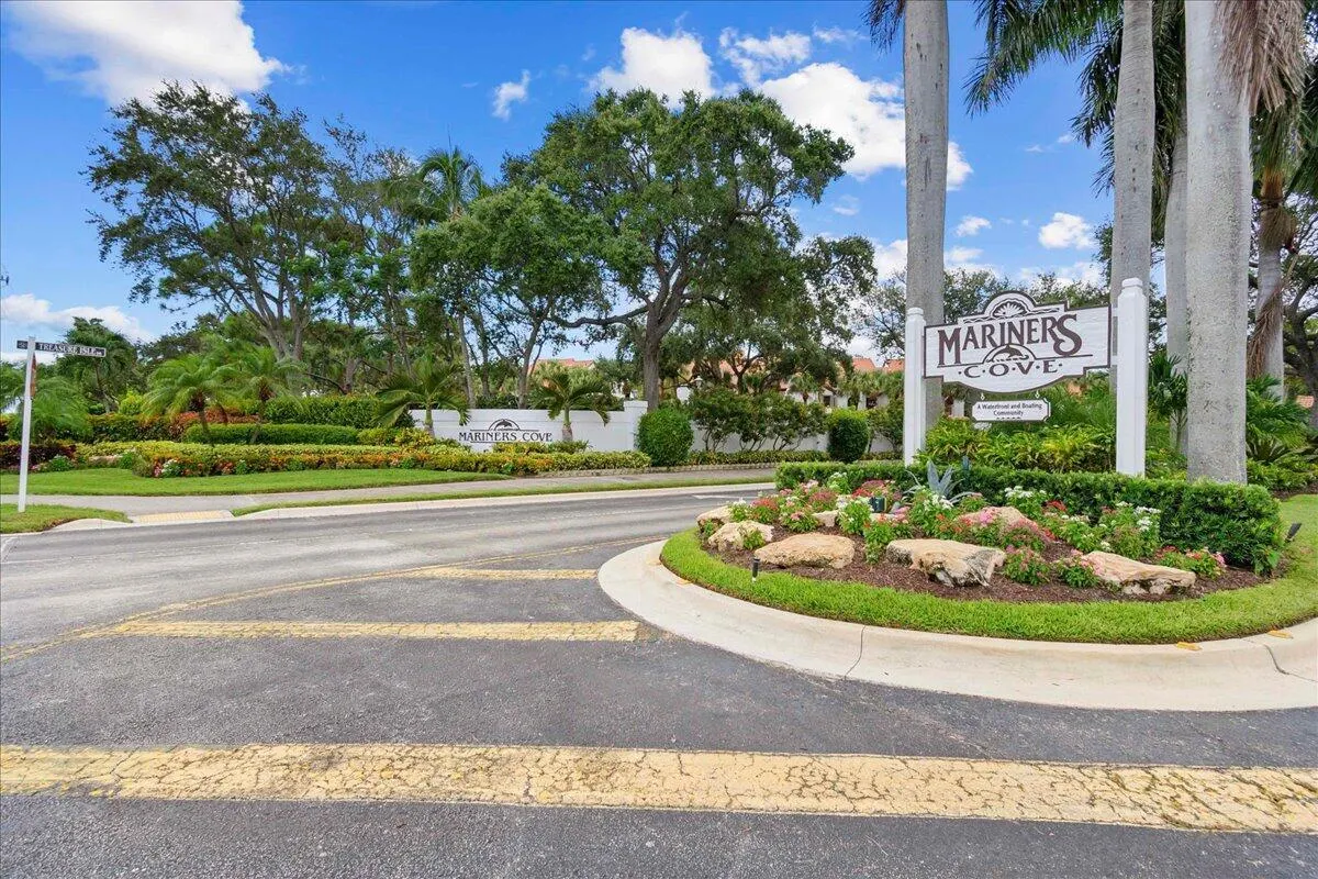 2379 Treasure Isle Drive, #28