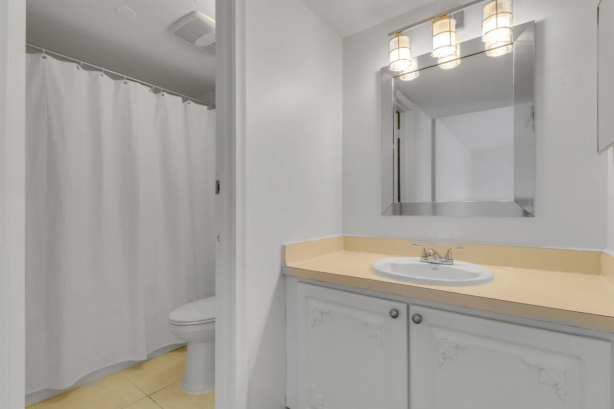 1025 Lake Shore Drive, #202