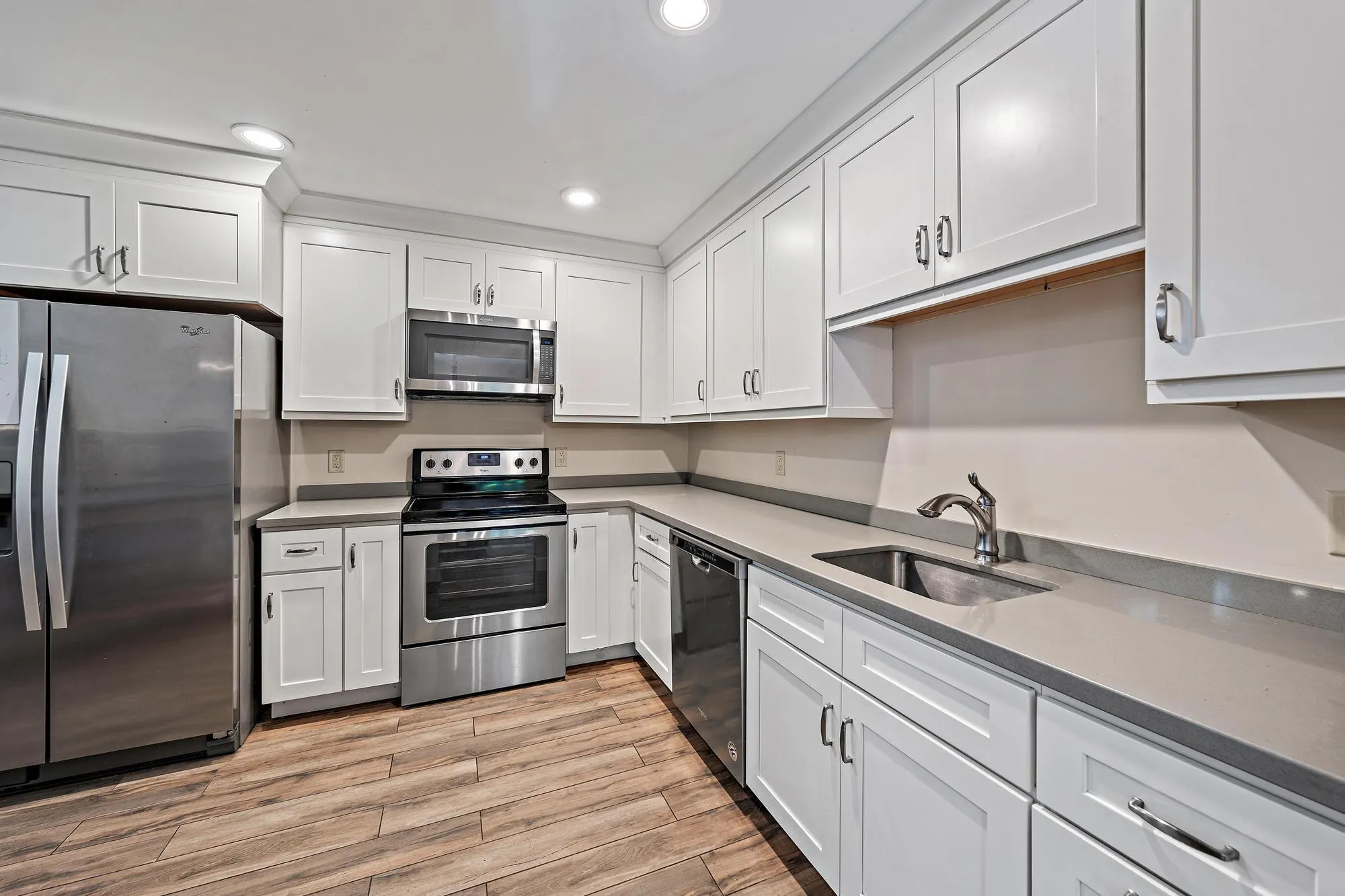 25 Lexington Lane W, #B
