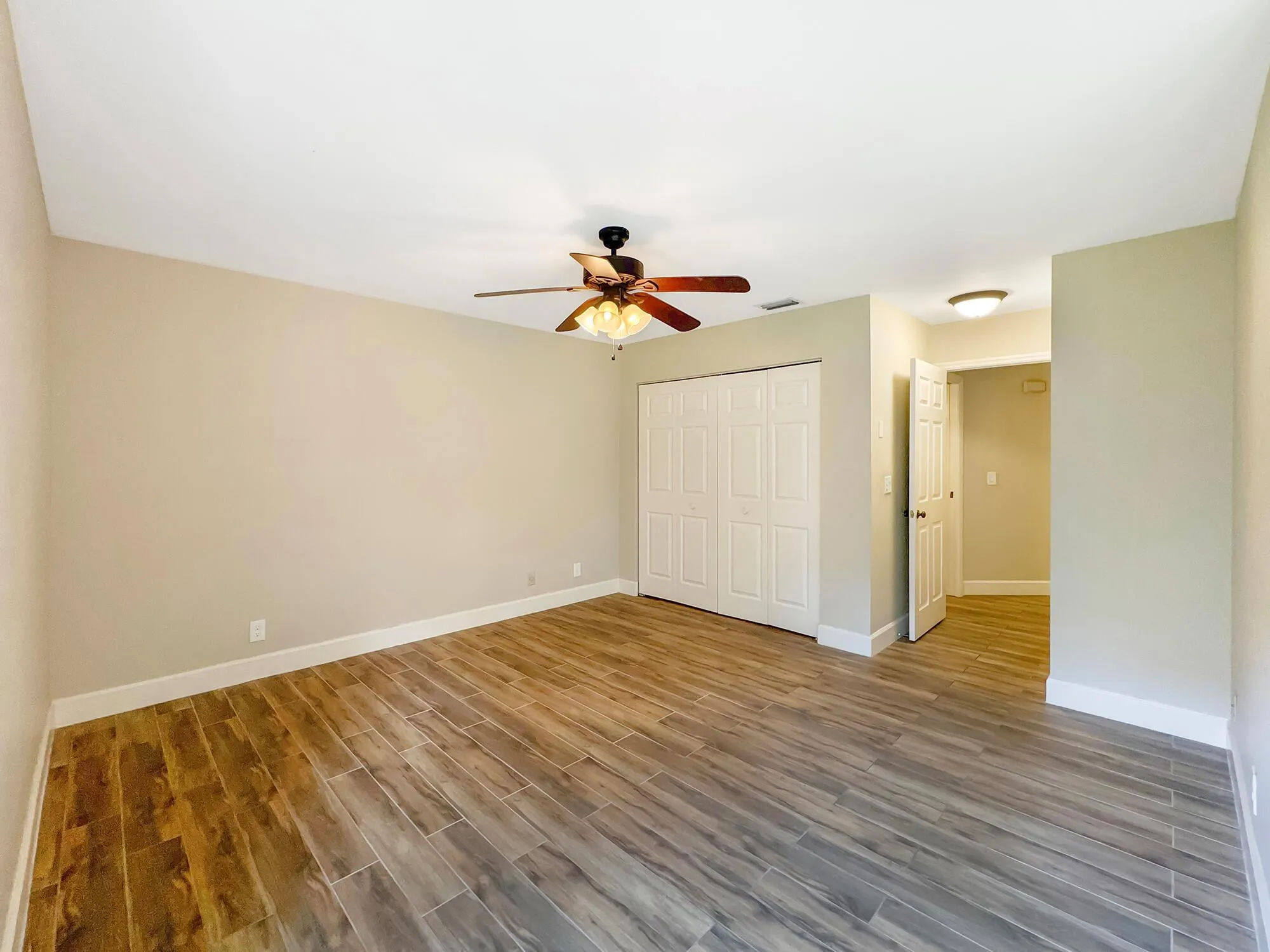 25 Lexington Lane W, #B