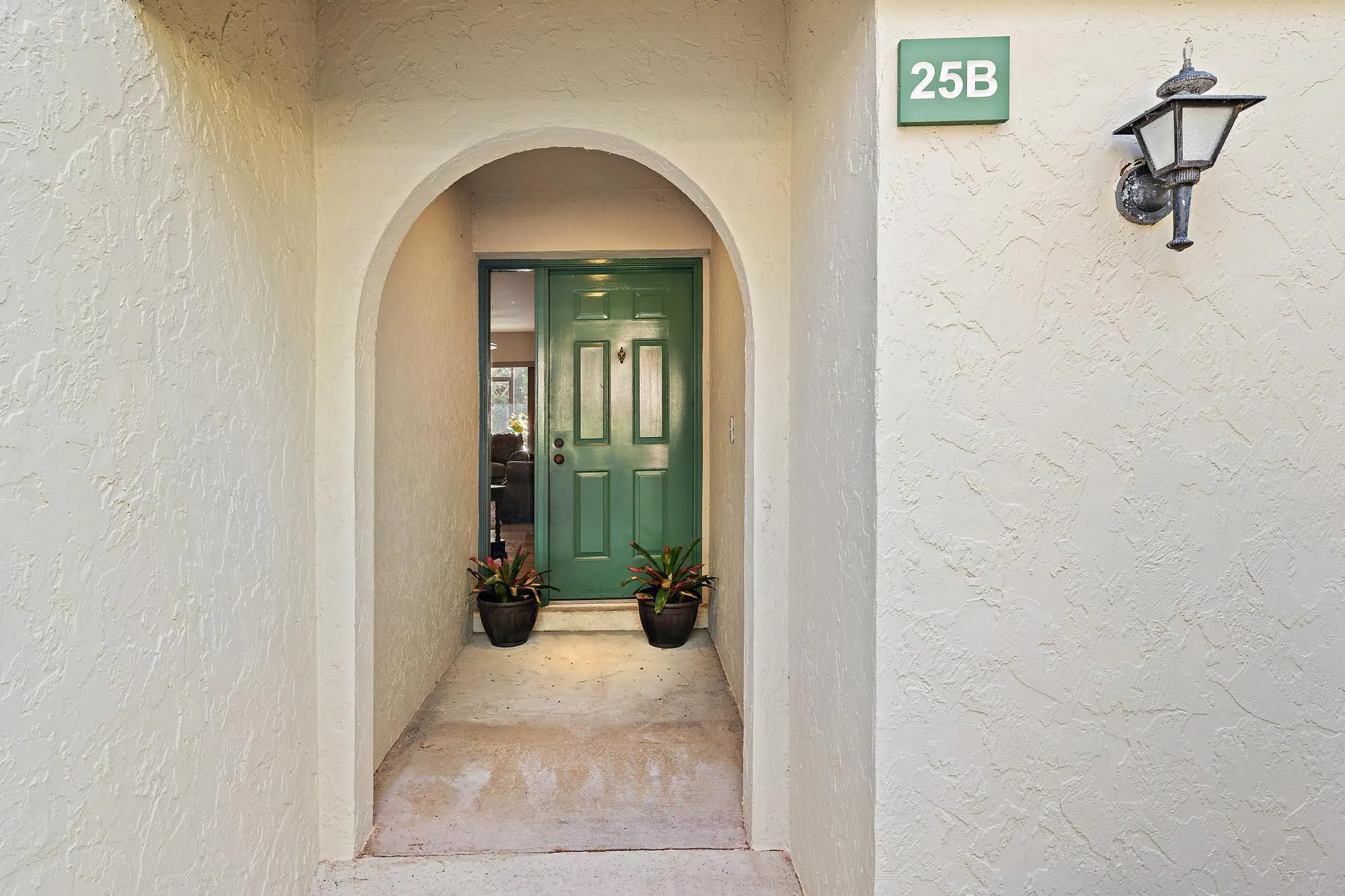 25 Lexington Lane W, #B