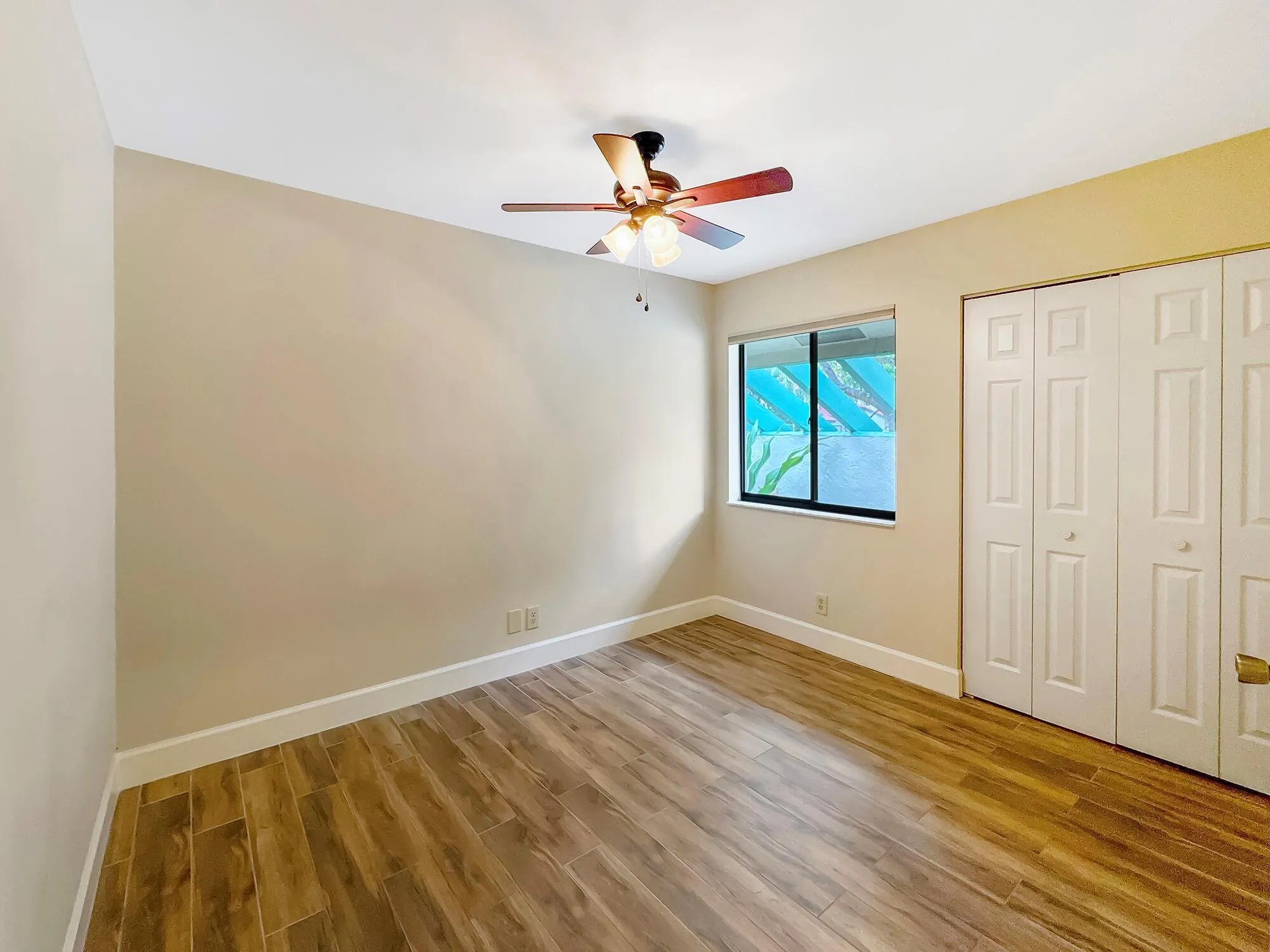 25 Lexington Lane W, #B