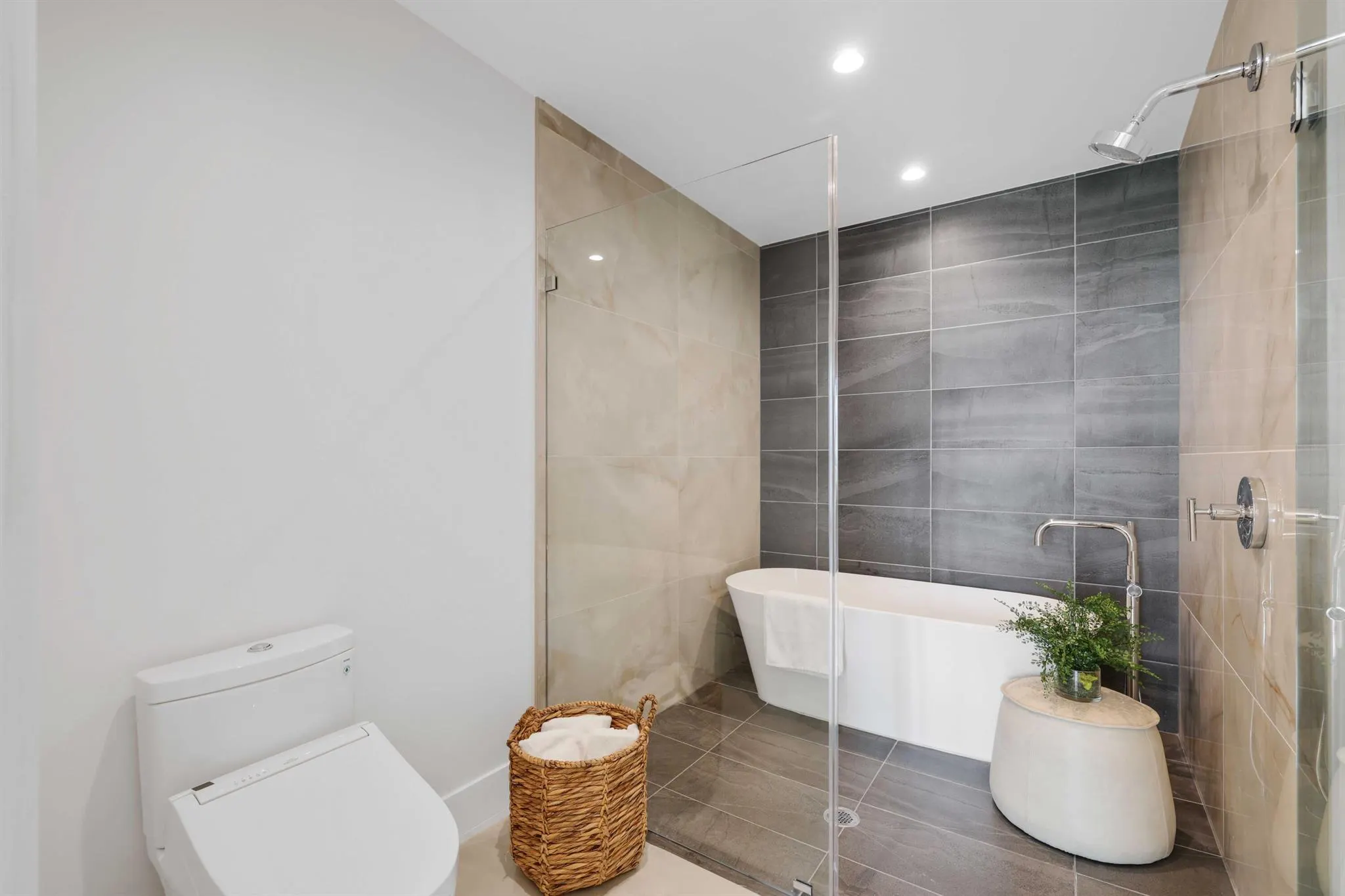 475 E Royal Palm Road, #506