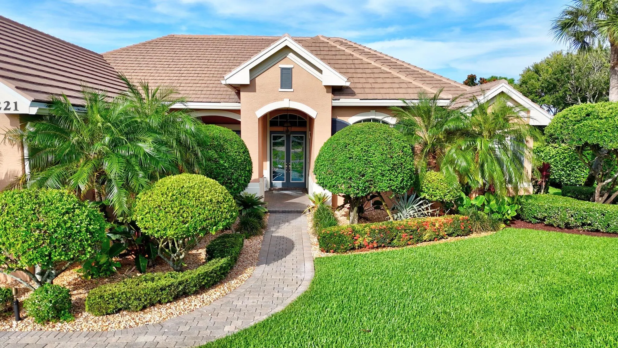 221 SW Lake Rush Court