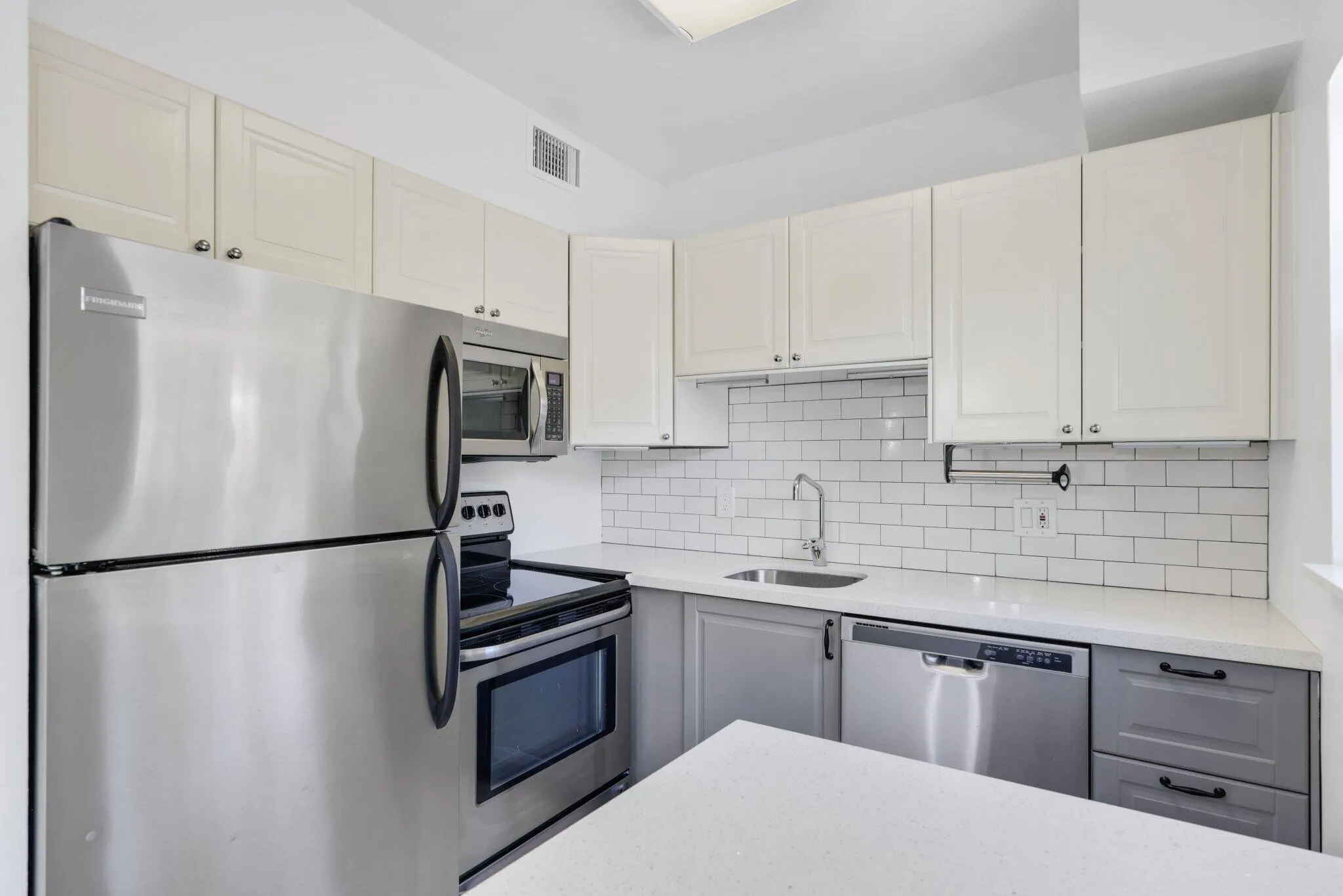 609 NE 13th Avenue, #102