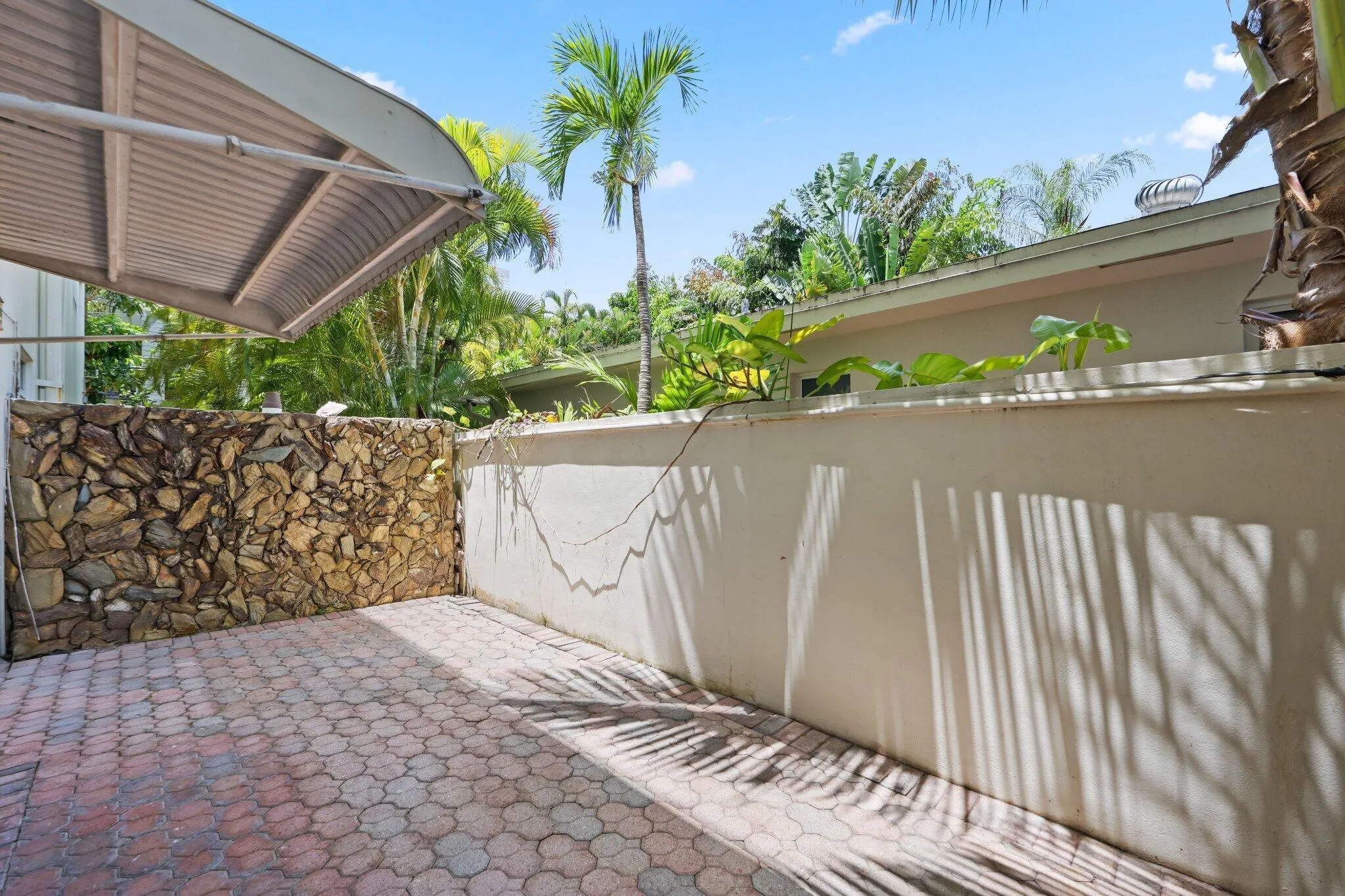 609 NE 13th Avenue, #102
