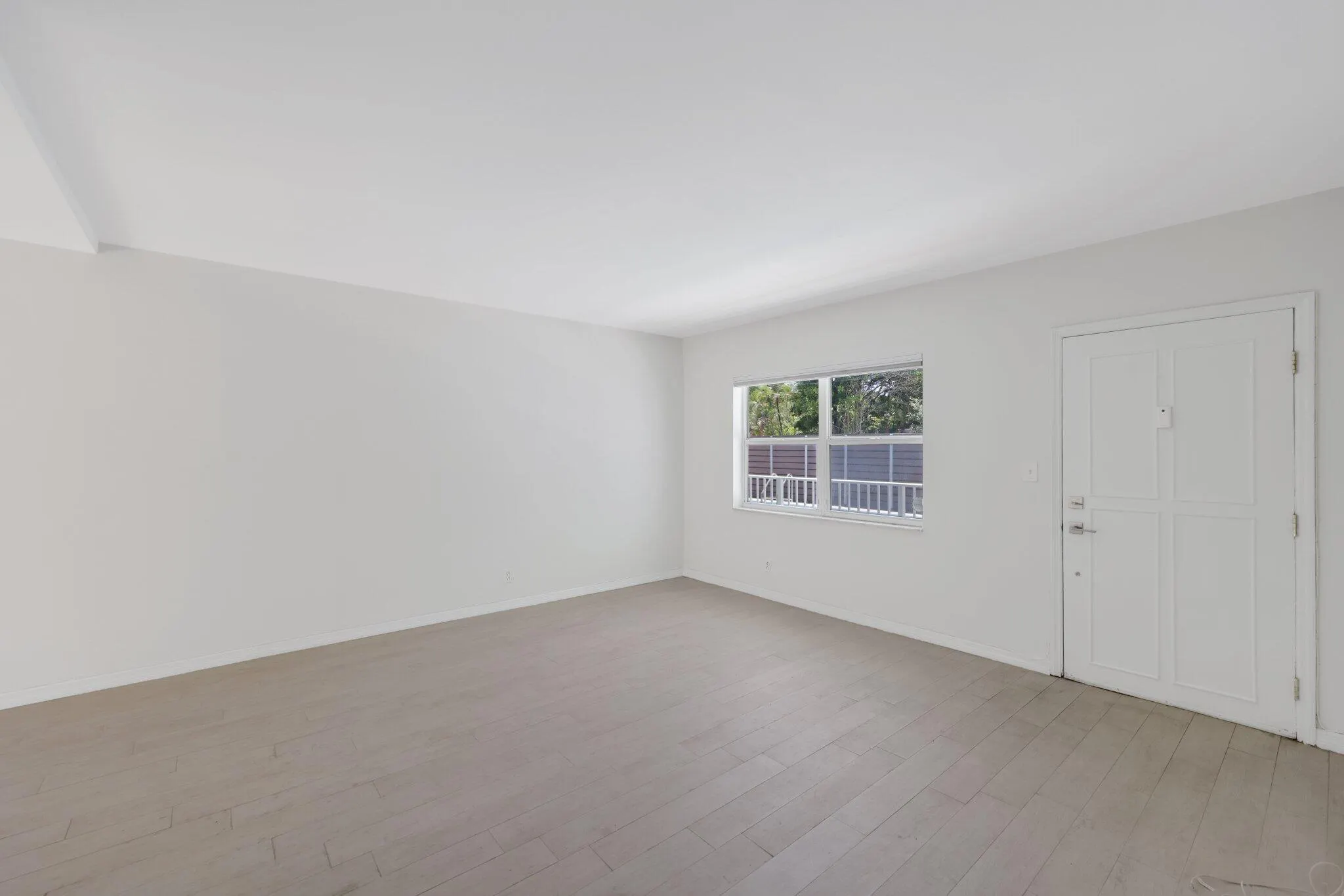 609 NE 13th Avenue, #102