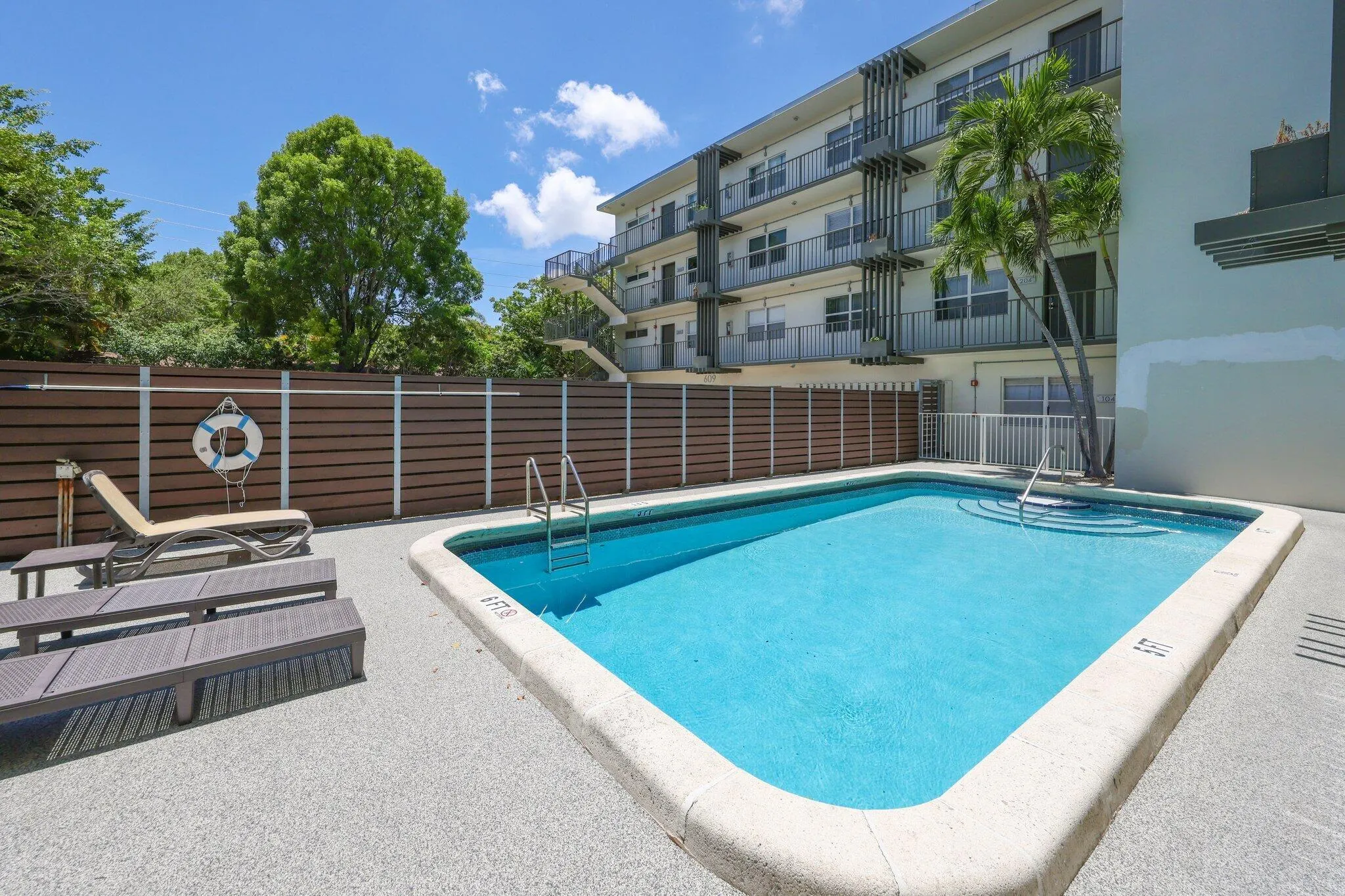 609 NE 13th Avenue, #102