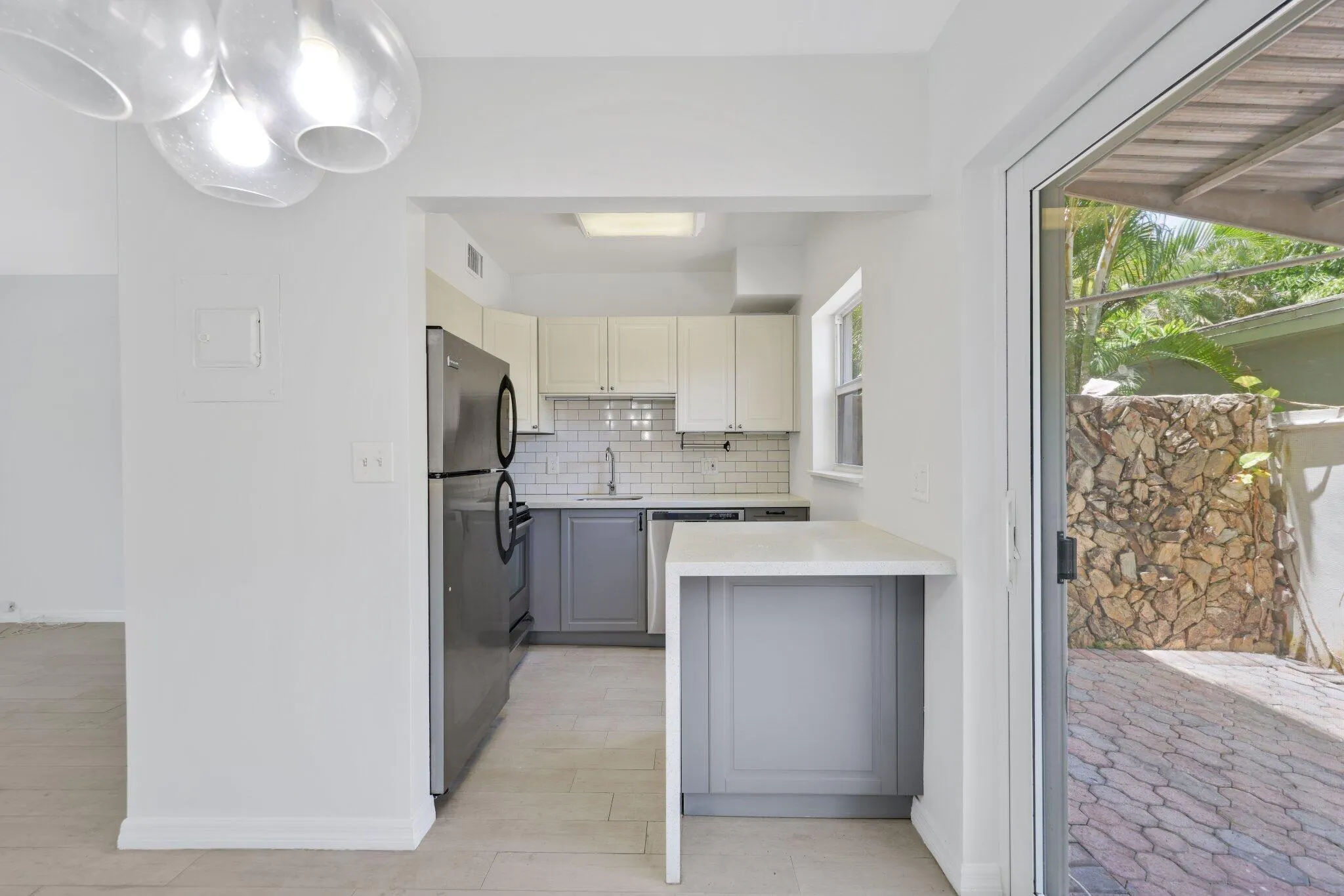 609 NE 13th Avenue, #102
