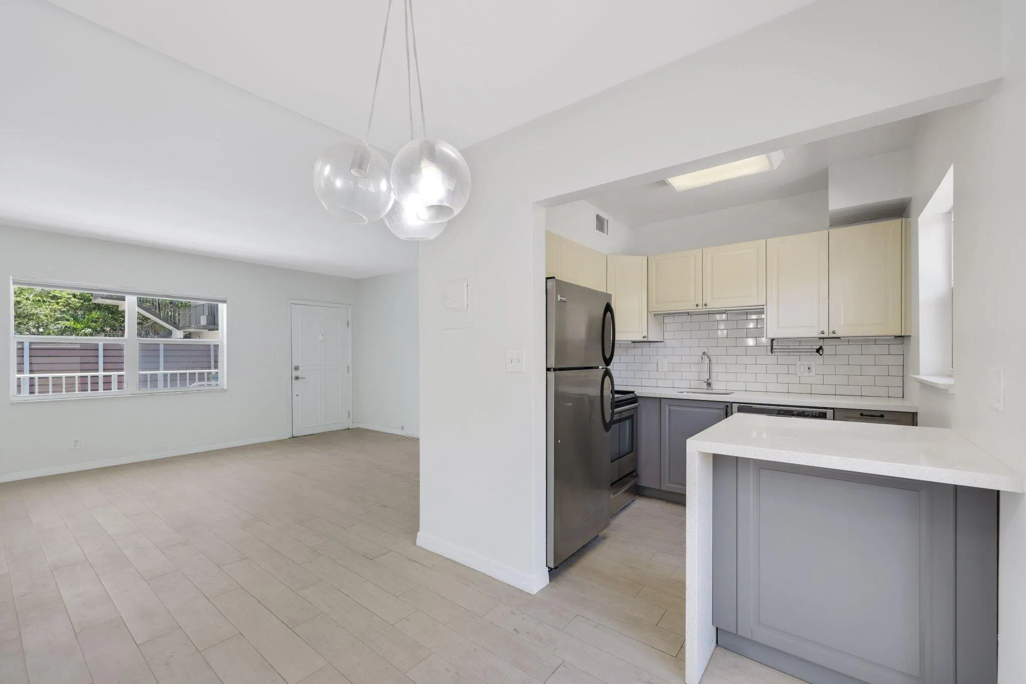 609 NE 13th Avenue, #102