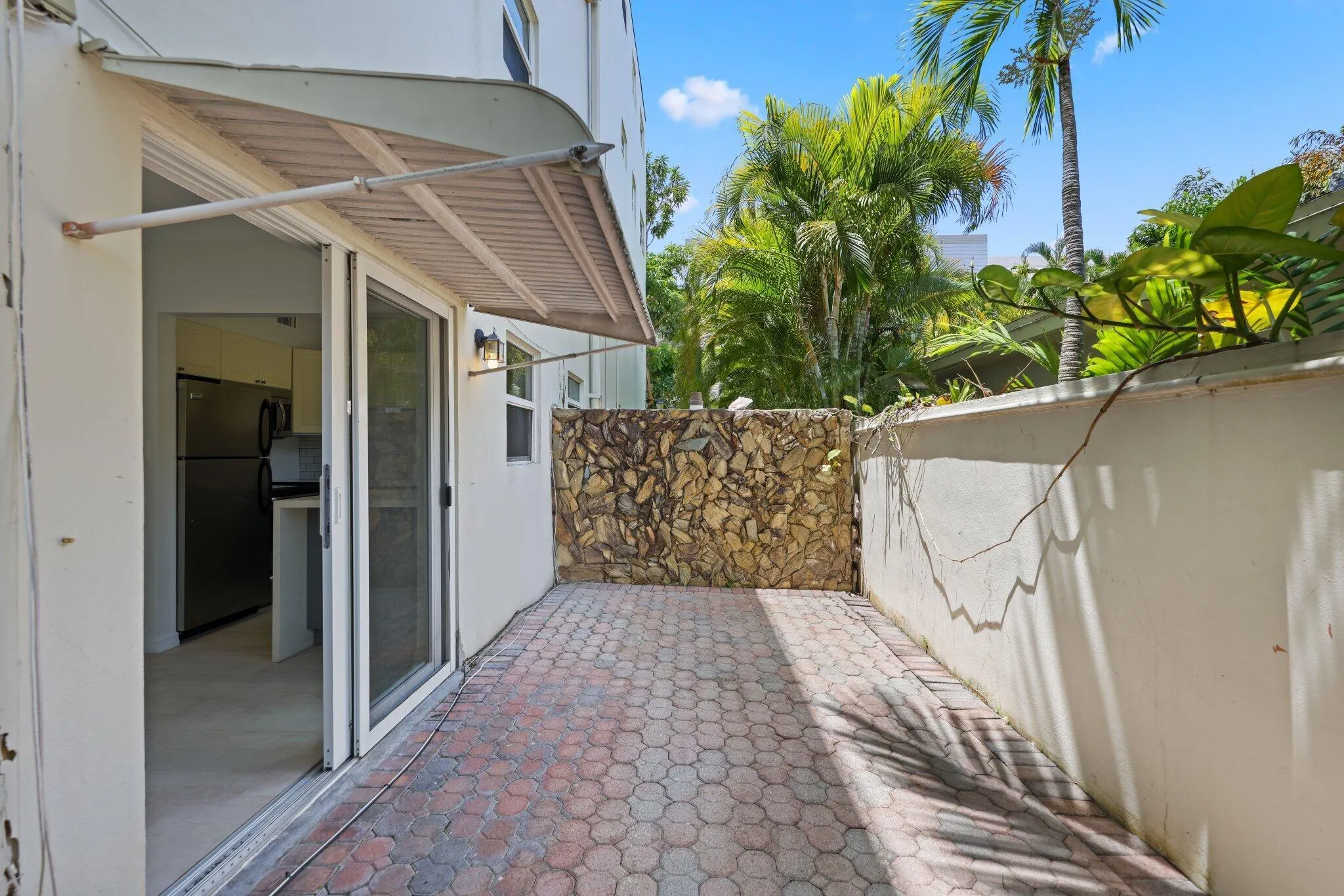 609 NE 13th Avenue, #102