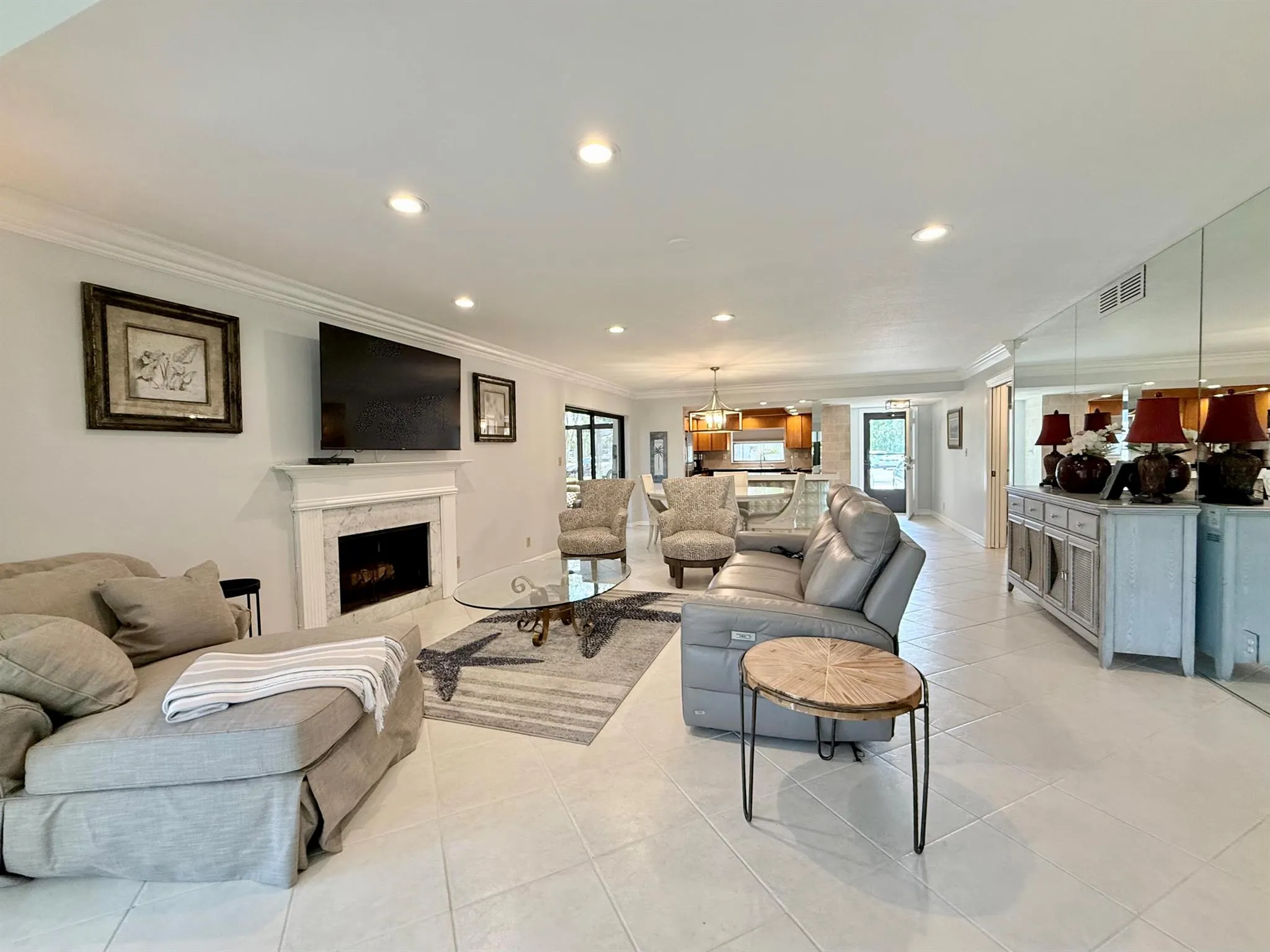 401 Clubhouse Circle, #401a