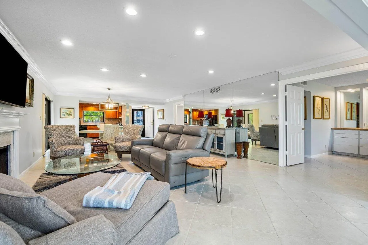 401 Clubhouse Circle, #401a