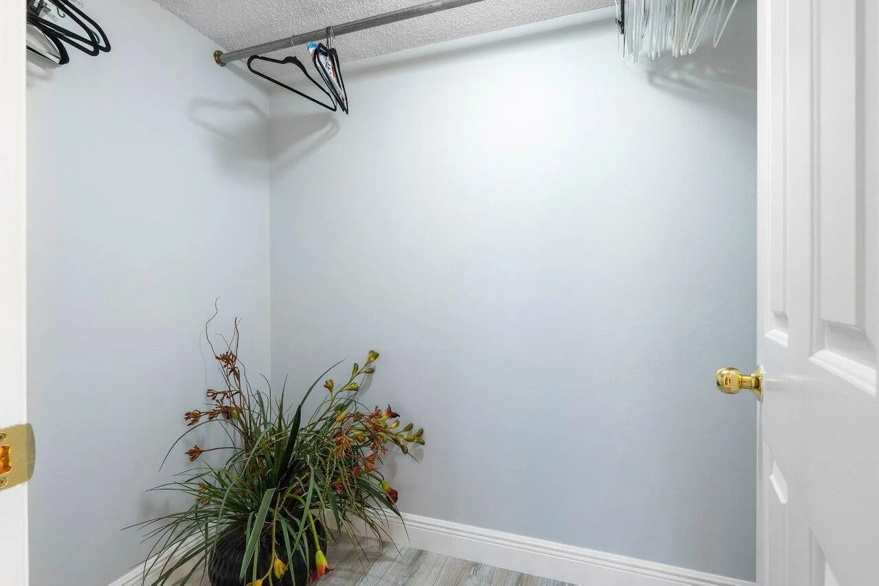 401 Clubhouse Circle, #401a